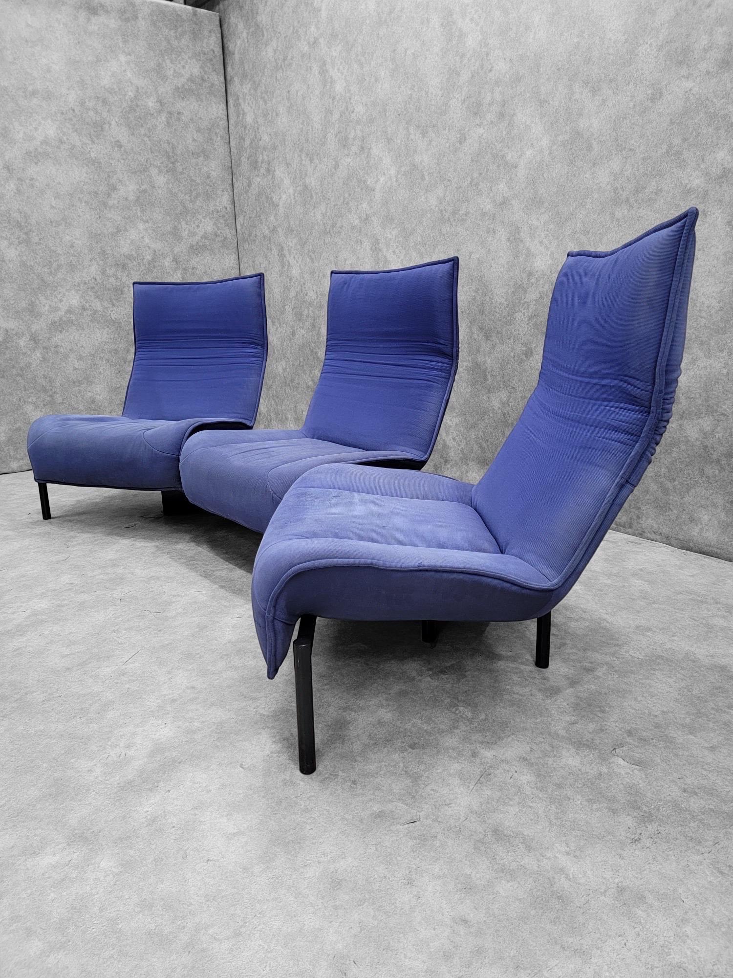 20ième siècle Canapé Veranda bleu à trois places du milieu du siècle dernier par Vico Magistretti pour Cassina en vente