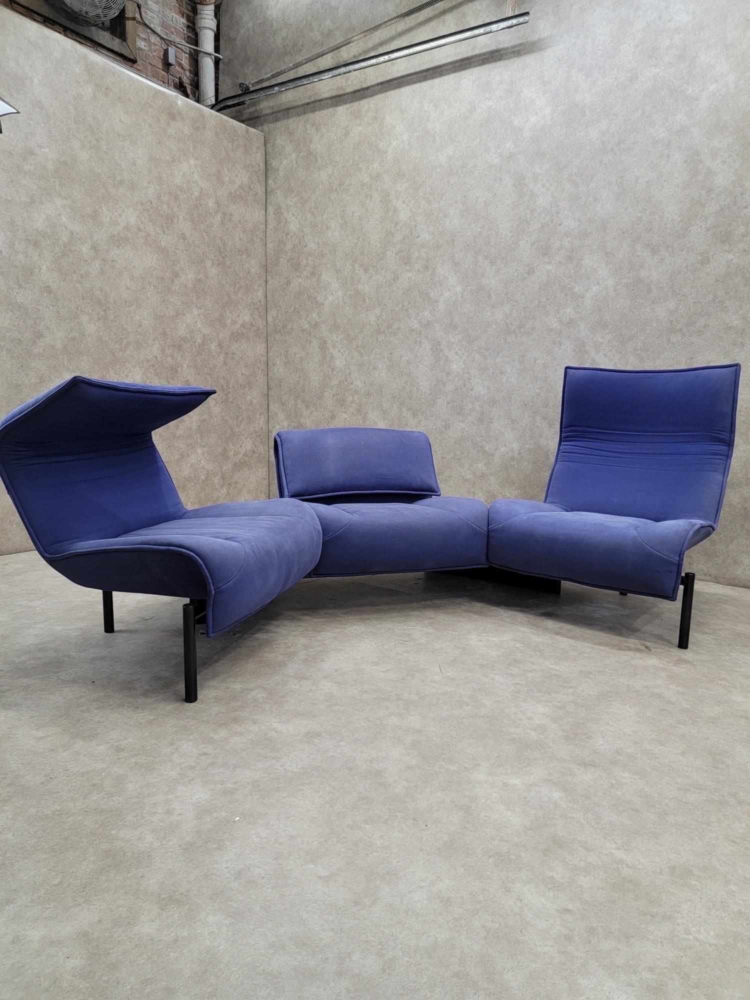 Canapé Veranda bleu à trois places du milieu du siècle dernier par Vico Magistretti pour Cassina en vente 2