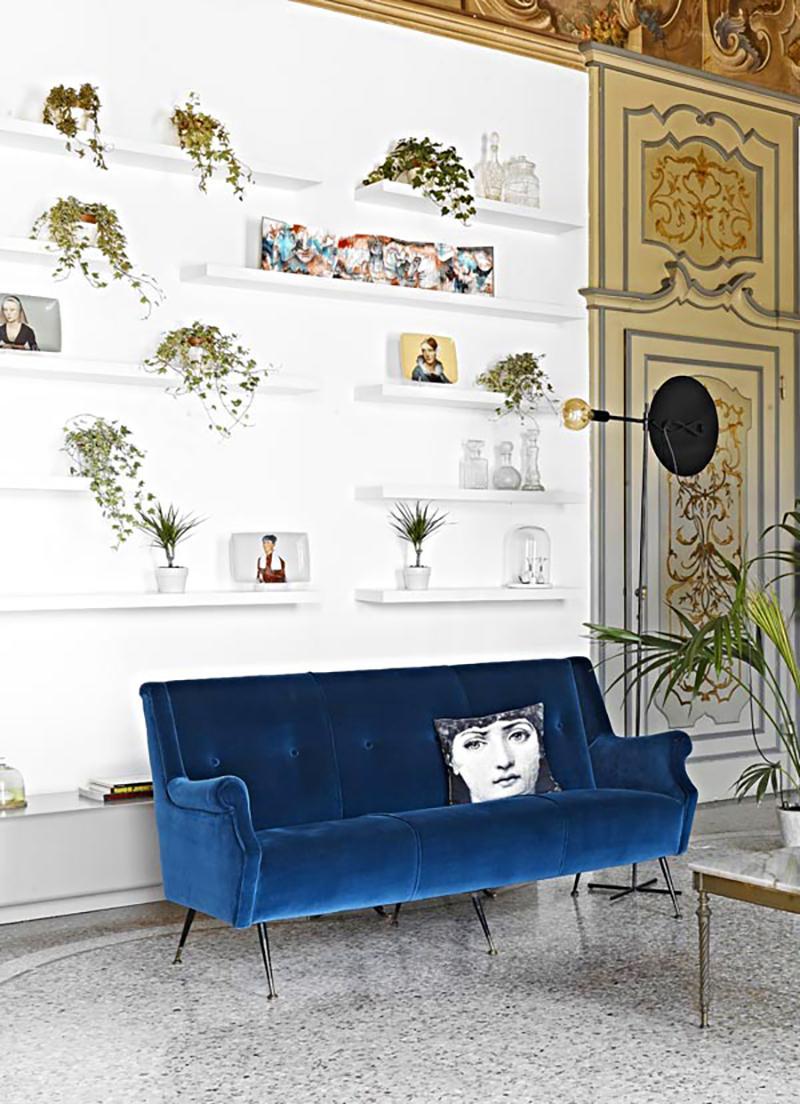 Mid-Century Modern Blue Velvet and Brass Sofa, Italian Design, 1950s For Sale 1