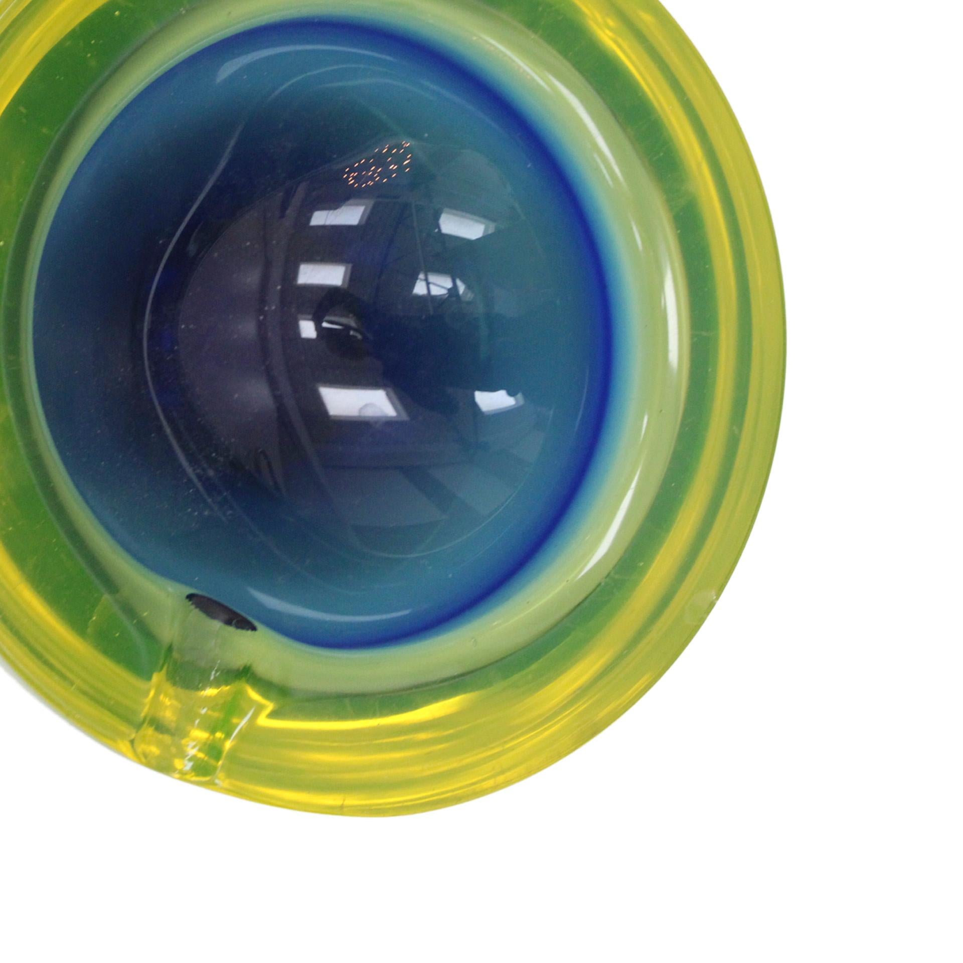 Mid-Century Modern Blue/Yellow Sommerso Murano Glass Ashtray by Flavio Poli 1950 In Good Condition For Sale In Madrid, ES