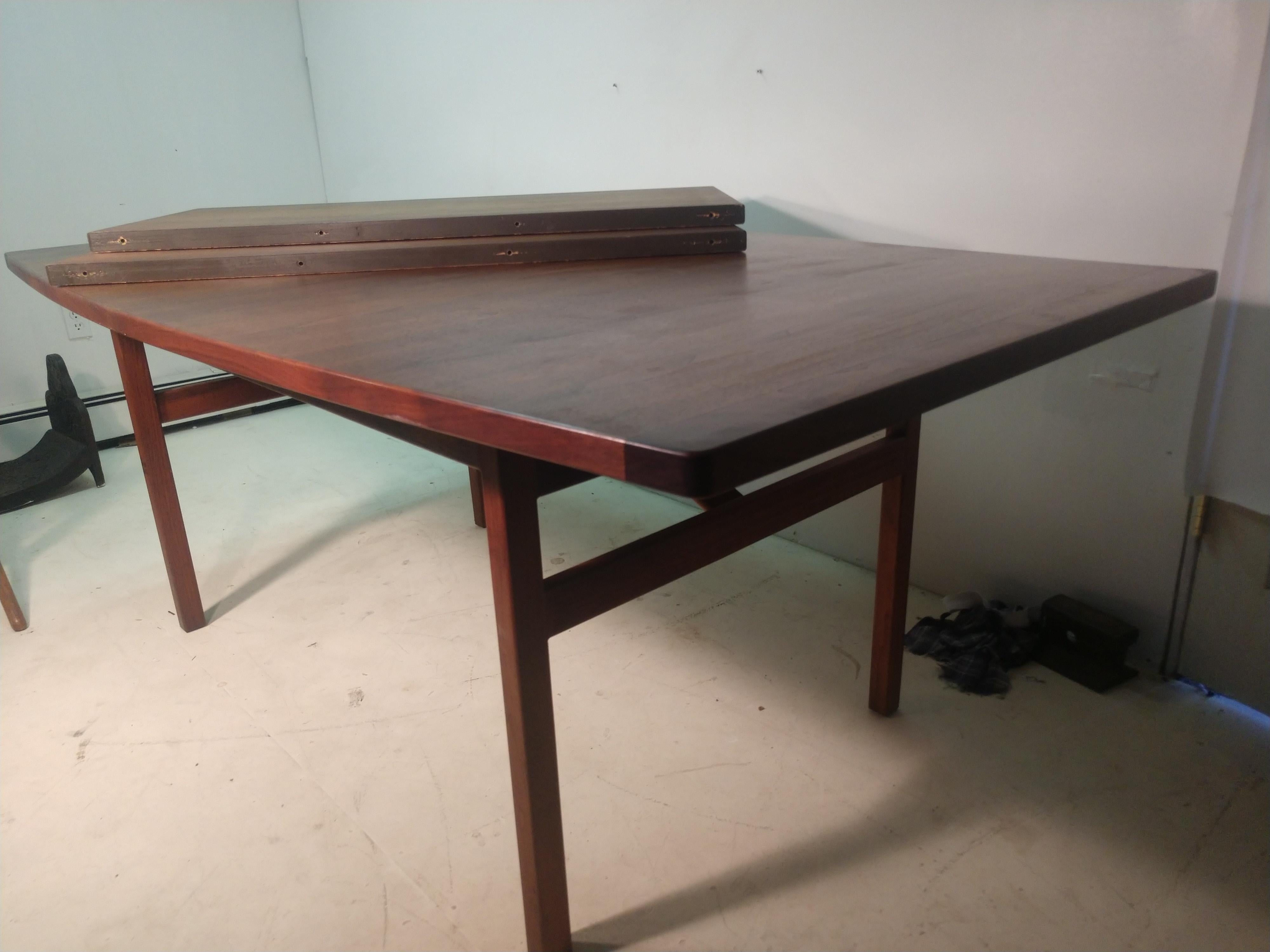 Mid-20th Century Mid-Century Modern Boat Shaped Walnut Dining Table with 2 Leaves by Jen's Risom