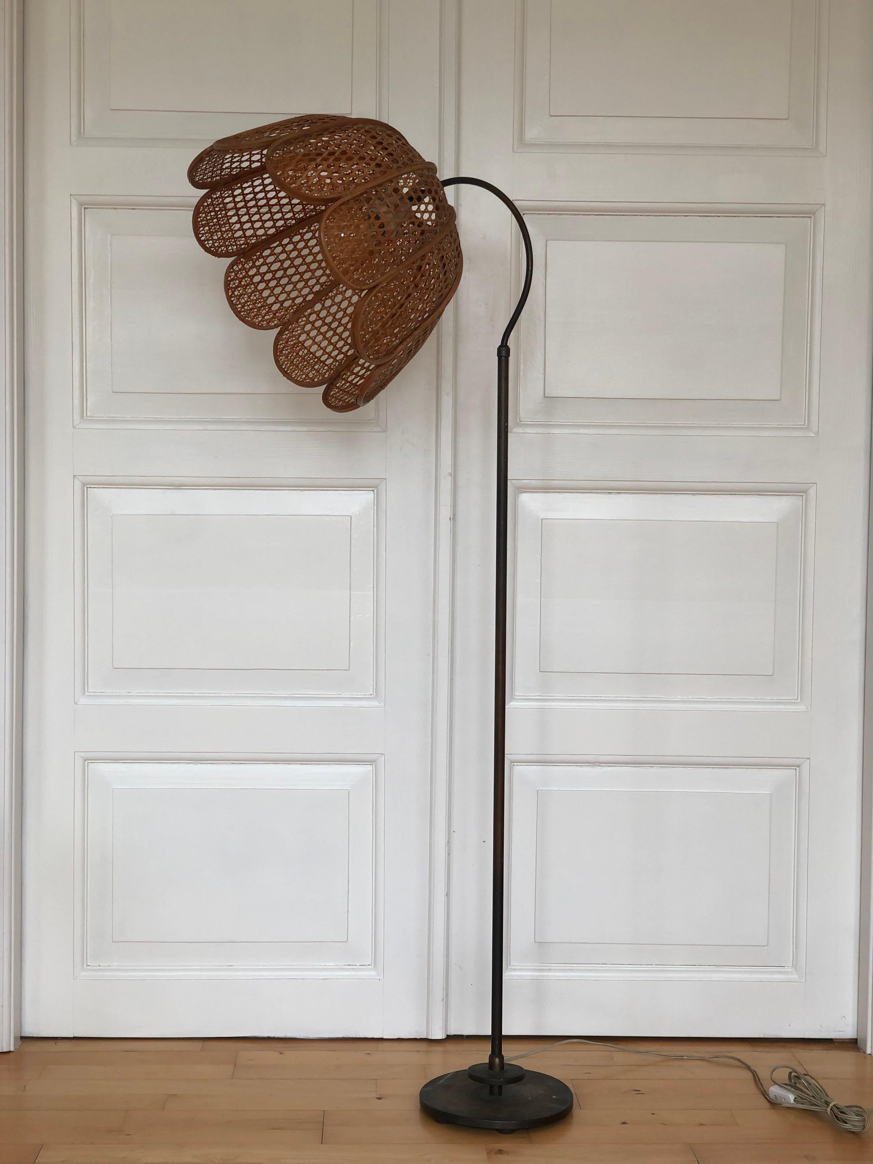 Mid Century Modern Boho Floor Lamp Denmark 1970s (Handgeknüpft) im Angebot
