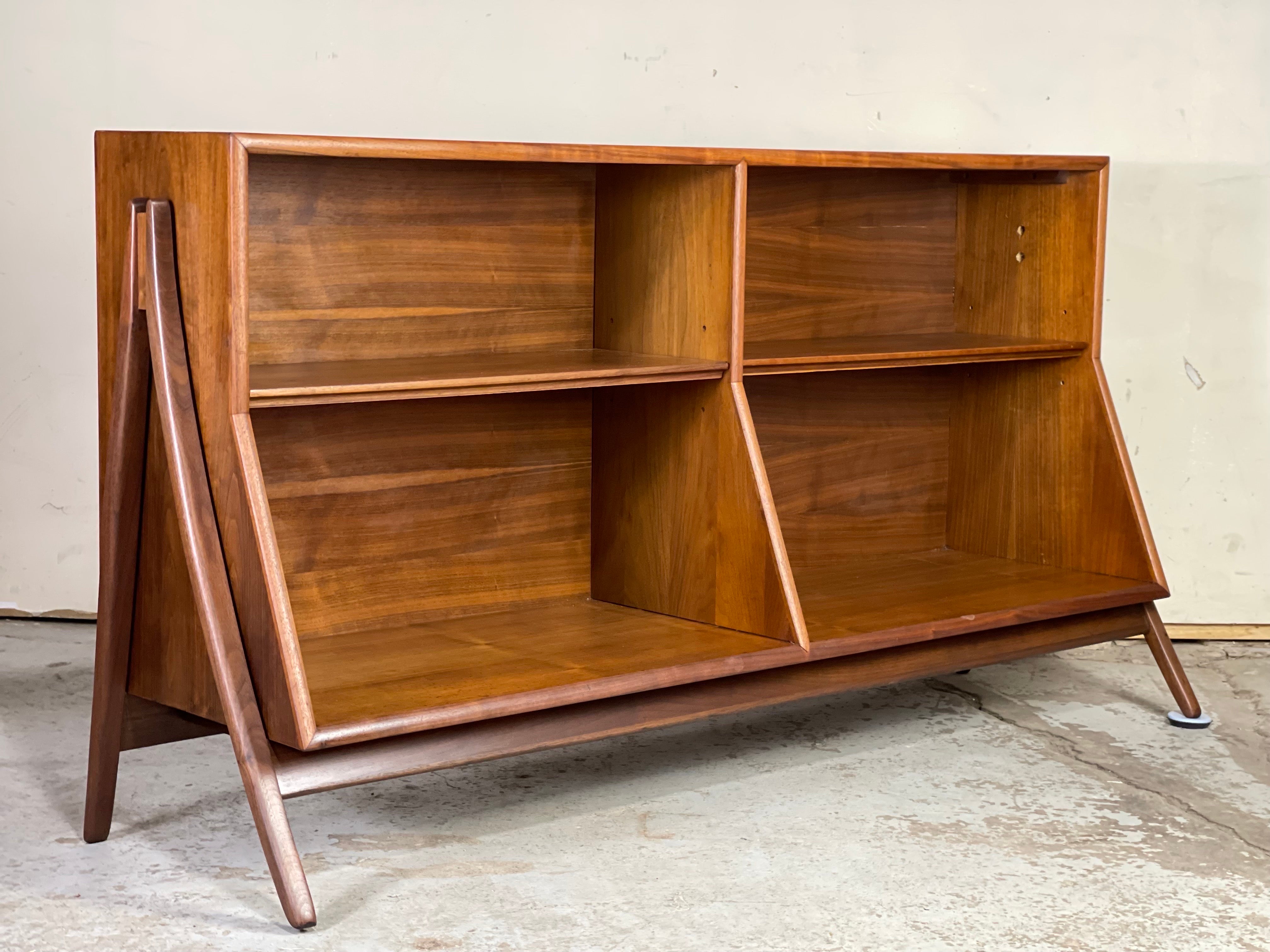 Mid-Century Modern Bookcase by Kipp Stewart for Drexel 1958 In Good Condition In Framingham, MA