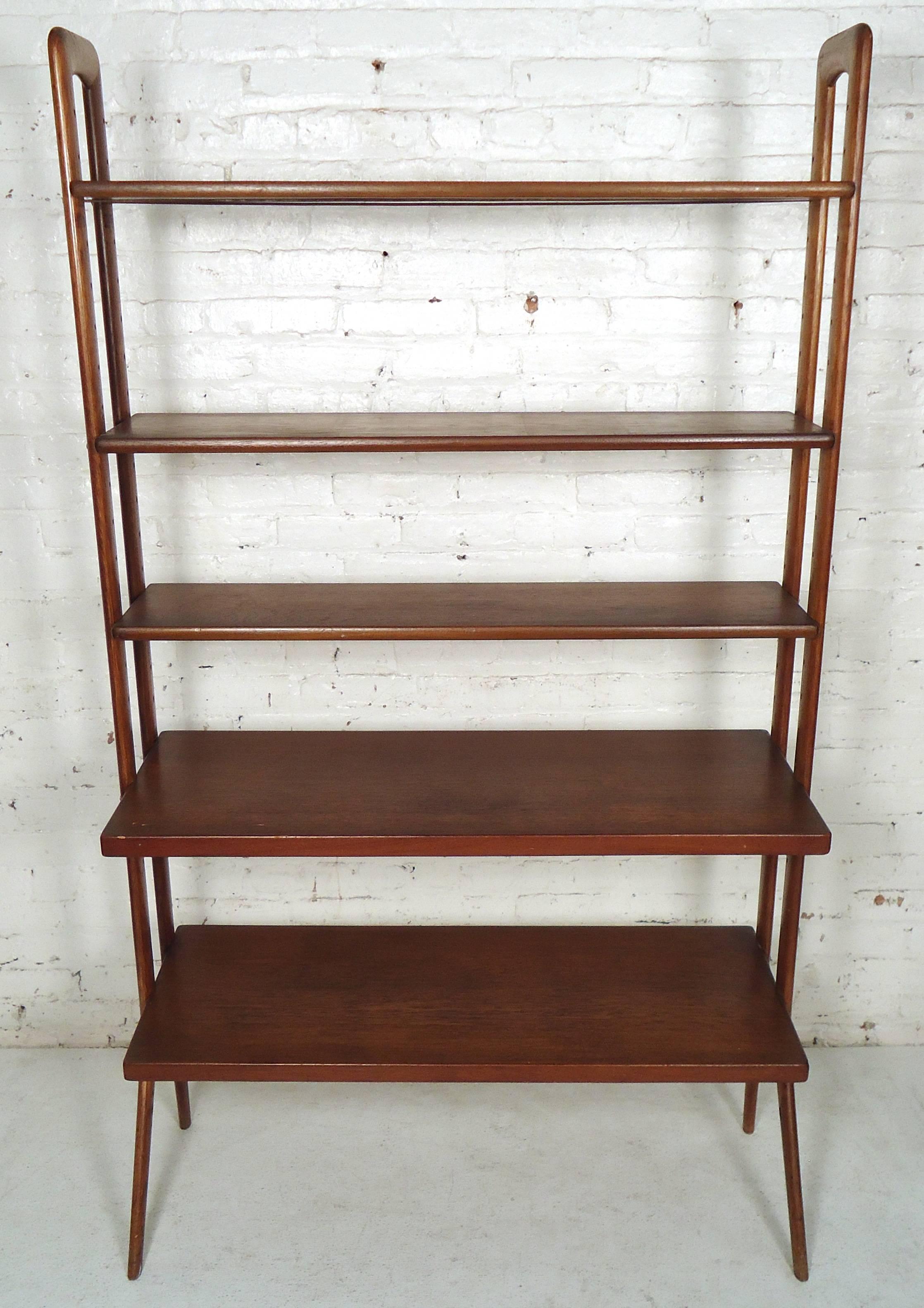 Mid-Century Modern Bookcase In Good Condition In Brooklyn, NY
