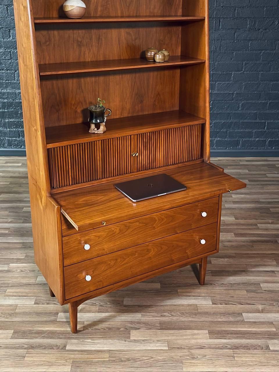 Mid-Century Modern Bookshelf Hutch by Kipp Stewart for Drexel In Good Condition For Sale In Los Angeles, CA