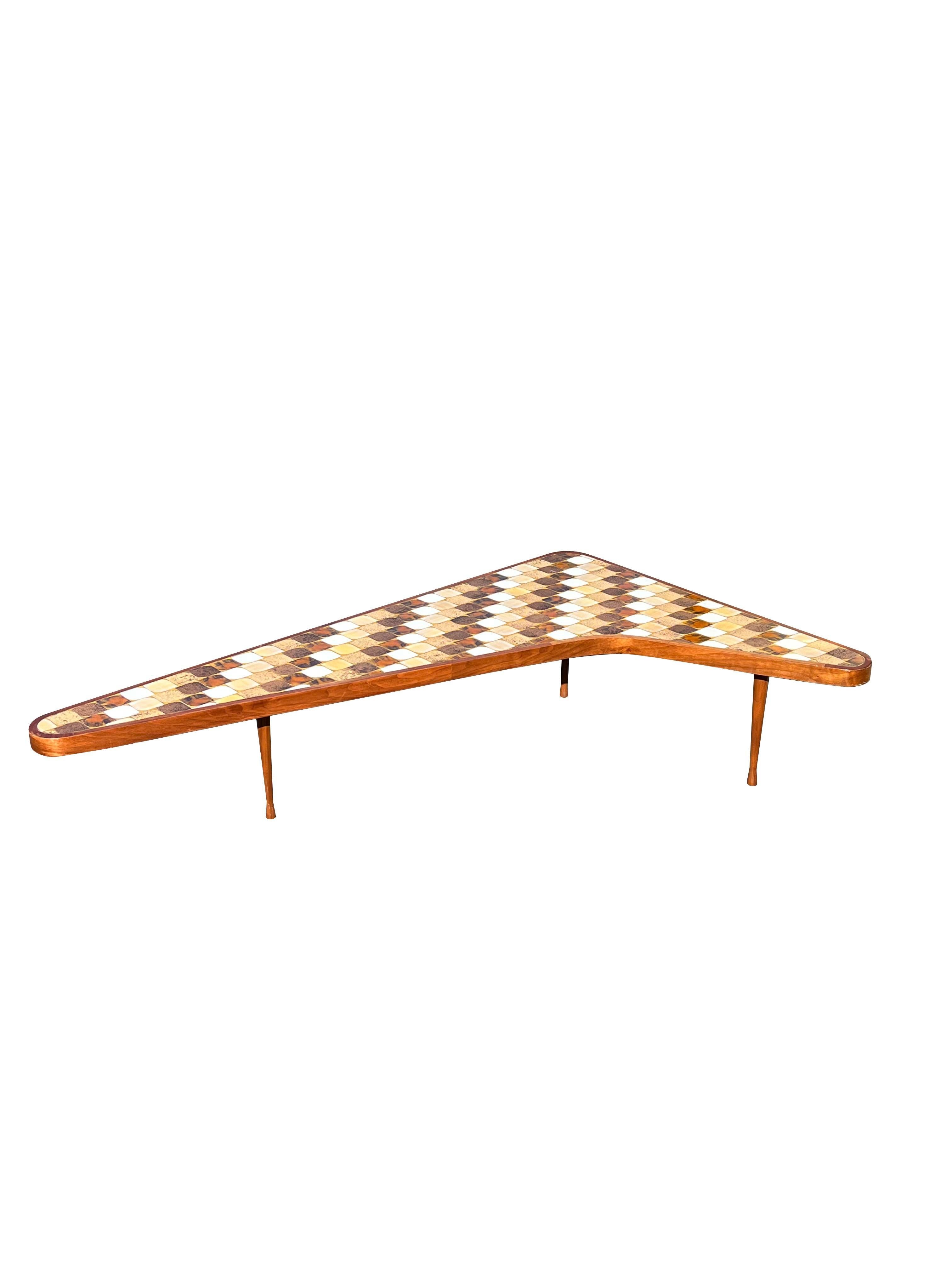 Table basse Boomerang Kidney Forme avec plateau en carreaux, mi-siècle moderne, par Hohenberg en vente 4