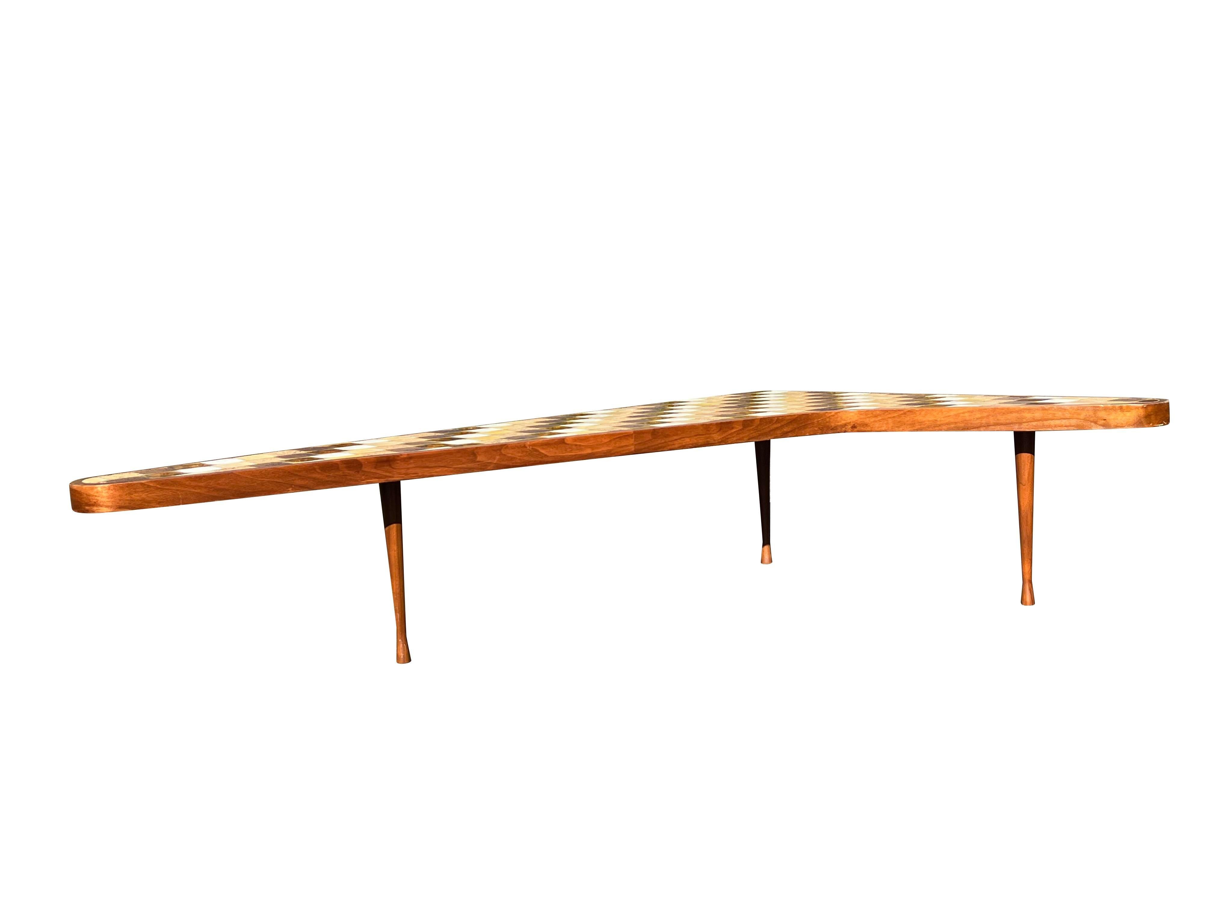Table basse Boomerang Kidney Forme avec plateau en carreaux, mi-siècle moderne, par Hohenberg en vente 2