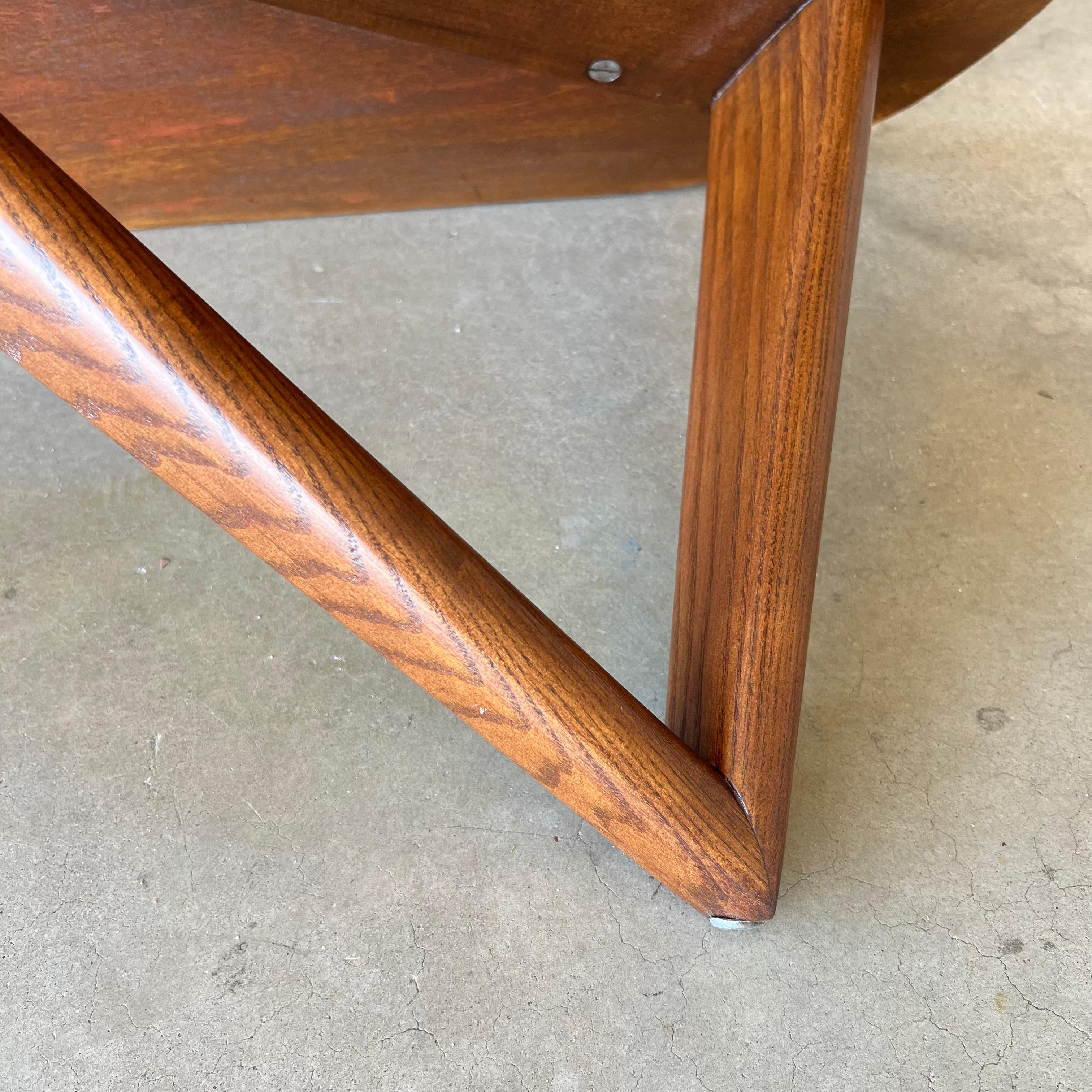 Mid-Century Modern Boomerang or Kidney Shaped Wood Coffee or Cocktail Table For Sale 3