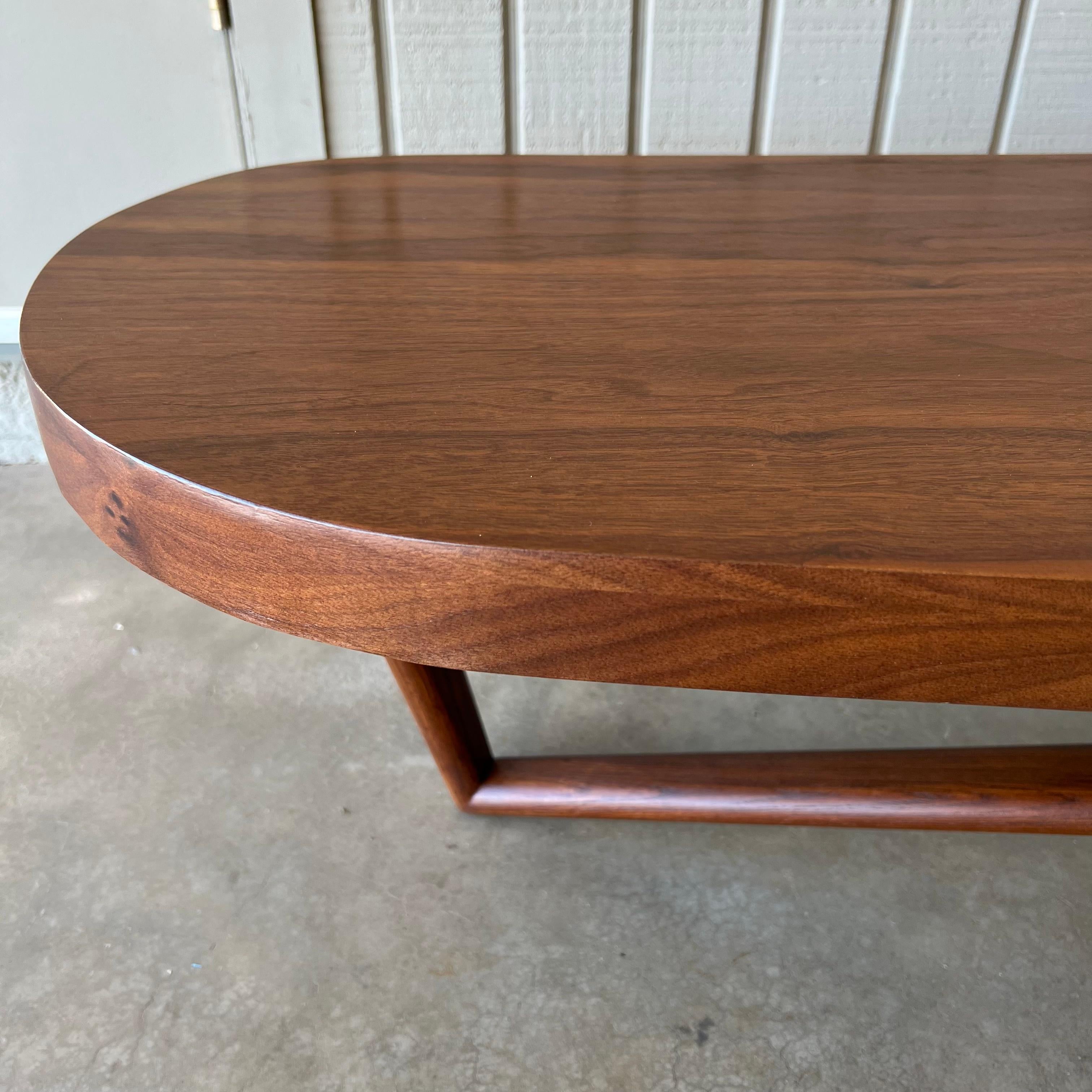 Mid-Century Modern Boomerang or Kidney Shaped Wood Coffee or Cocktail Table For Sale 4