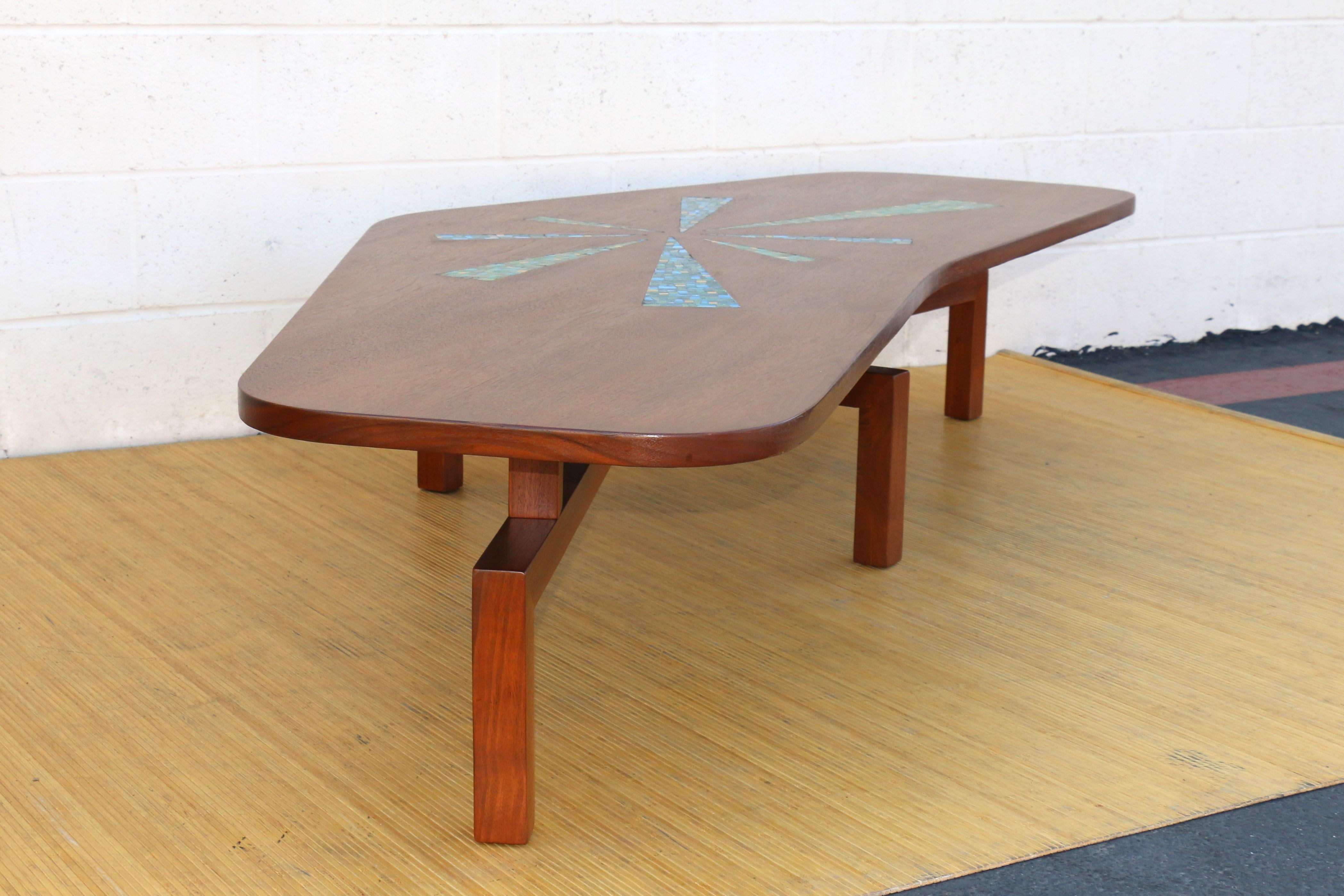 Mid-Century Modern Boomerang Shape Coffee Table With Mosaic Top, Circa 1960s For Sale 4