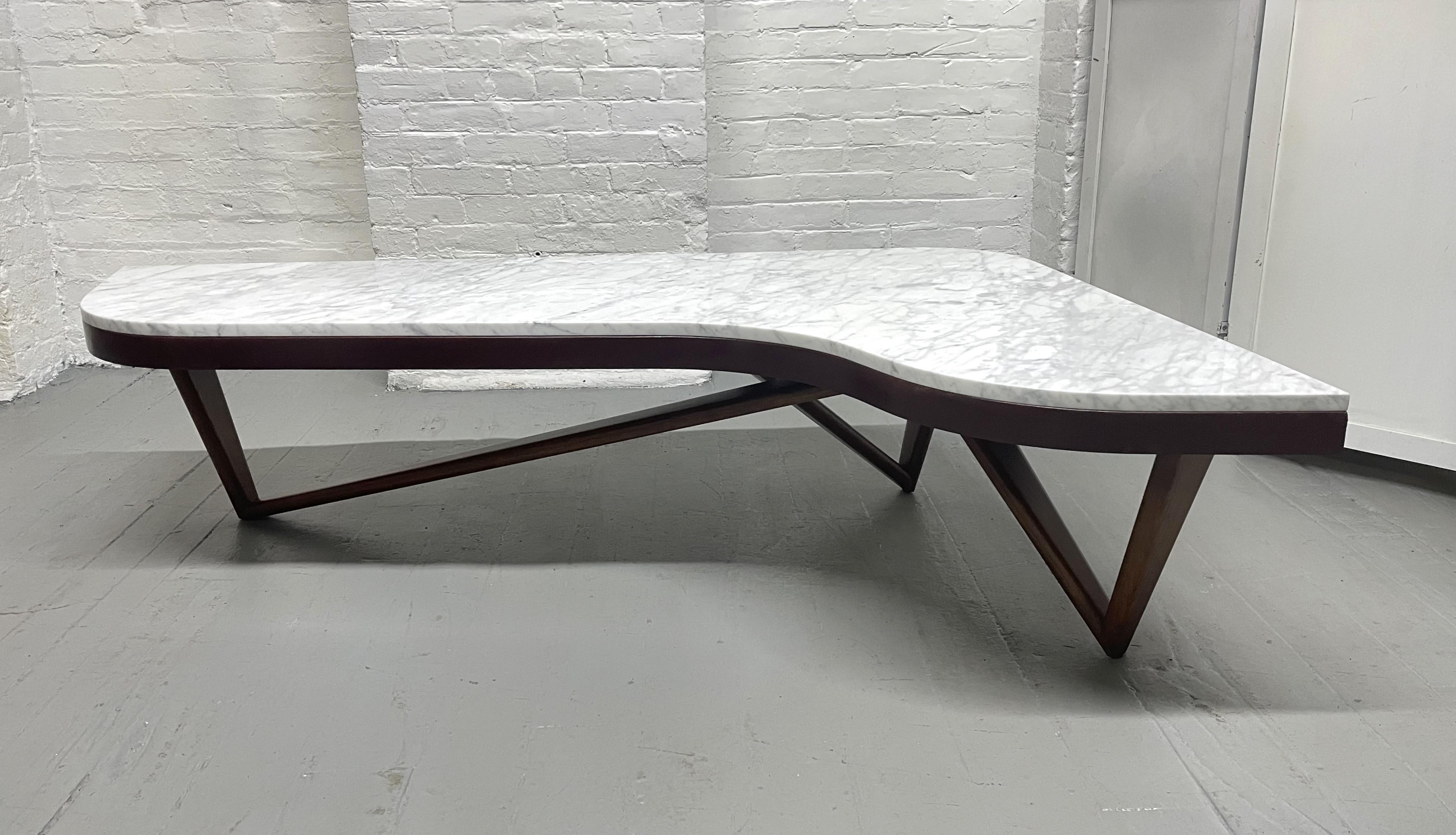 Mid-Century Modern Boomerang Shaped Marble Top Coffee Table In Good Condition For Sale In New York, NY