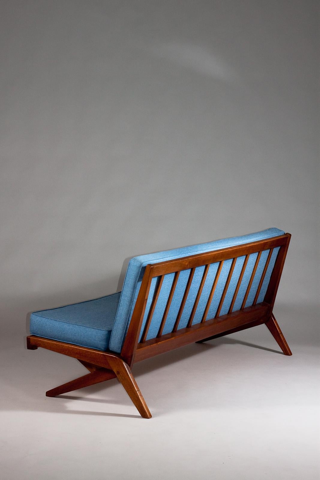 Mid-century modern Boomerang sofa by Olavi Hänninen For Sale 4