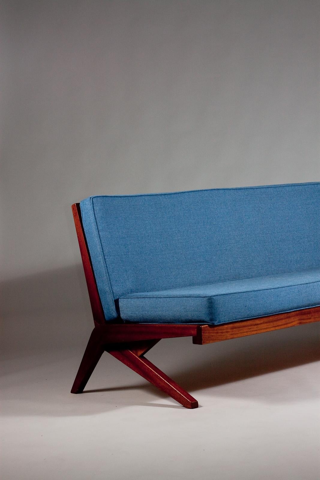 Finnish Mid-century modern Boomerang sofa by Olavi Hänninen For Sale
