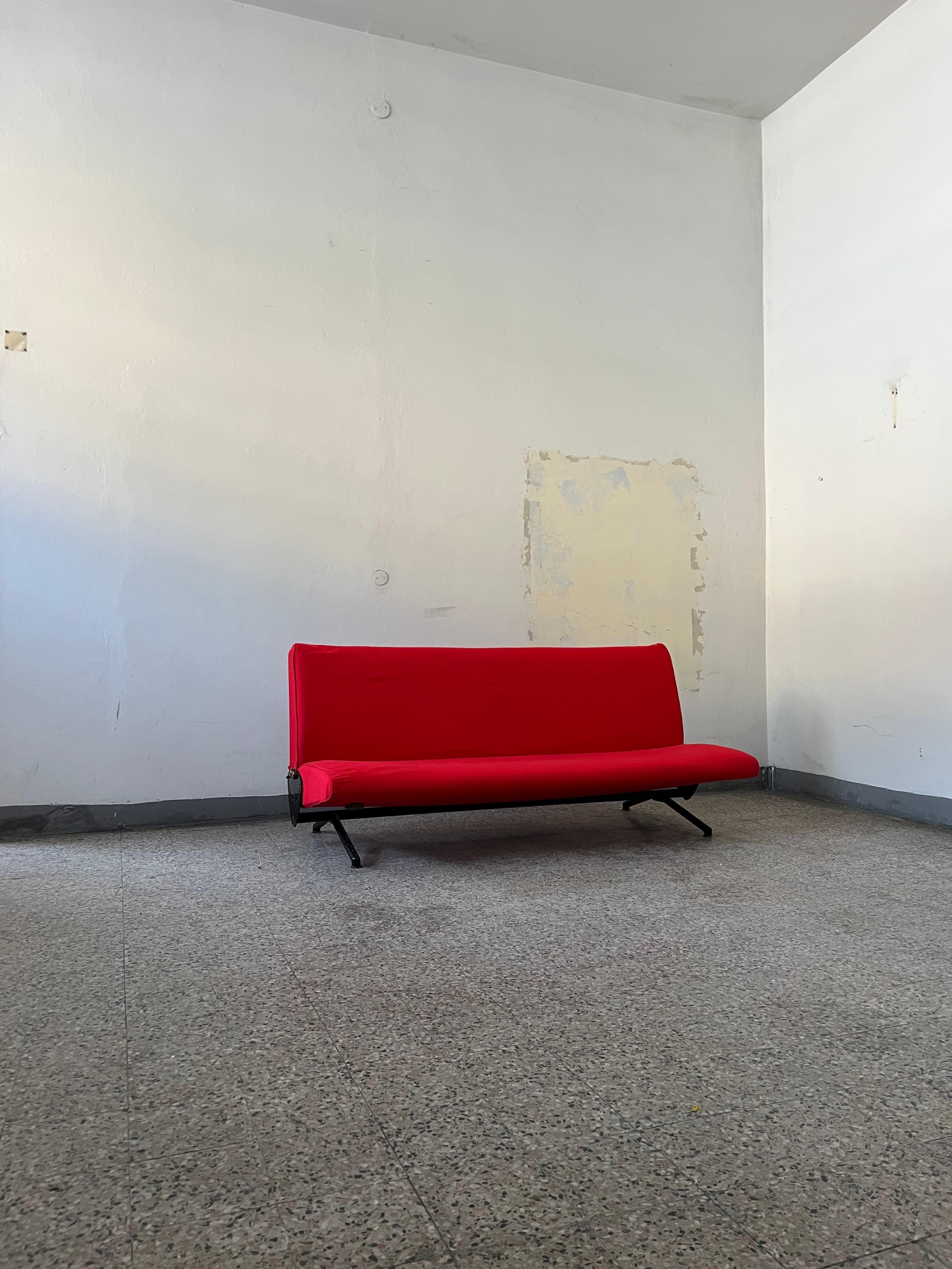 D 70 Sofa by Osvaldo Borsani for Tecno - Sofa Bed - Original Pieces - Vintage Condition

Osvaldo Borsani has been one of the most relevant designers of the Italian Twentieth century. He began his career in the late 1930s penning art-deco pieces, but