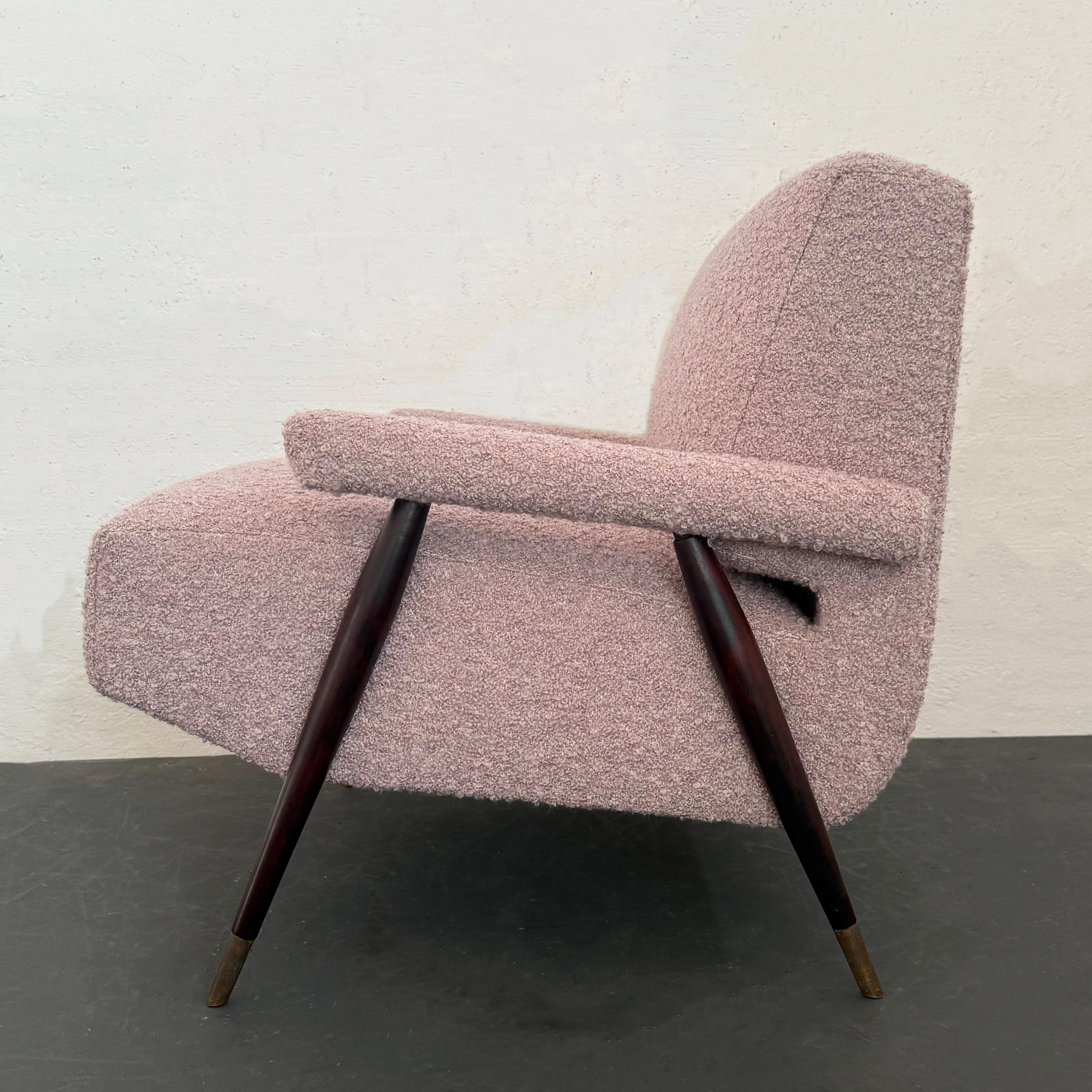 Americano Sedia da salotto in acero imbottita Bouclé moderna di metà secolo in vendita
