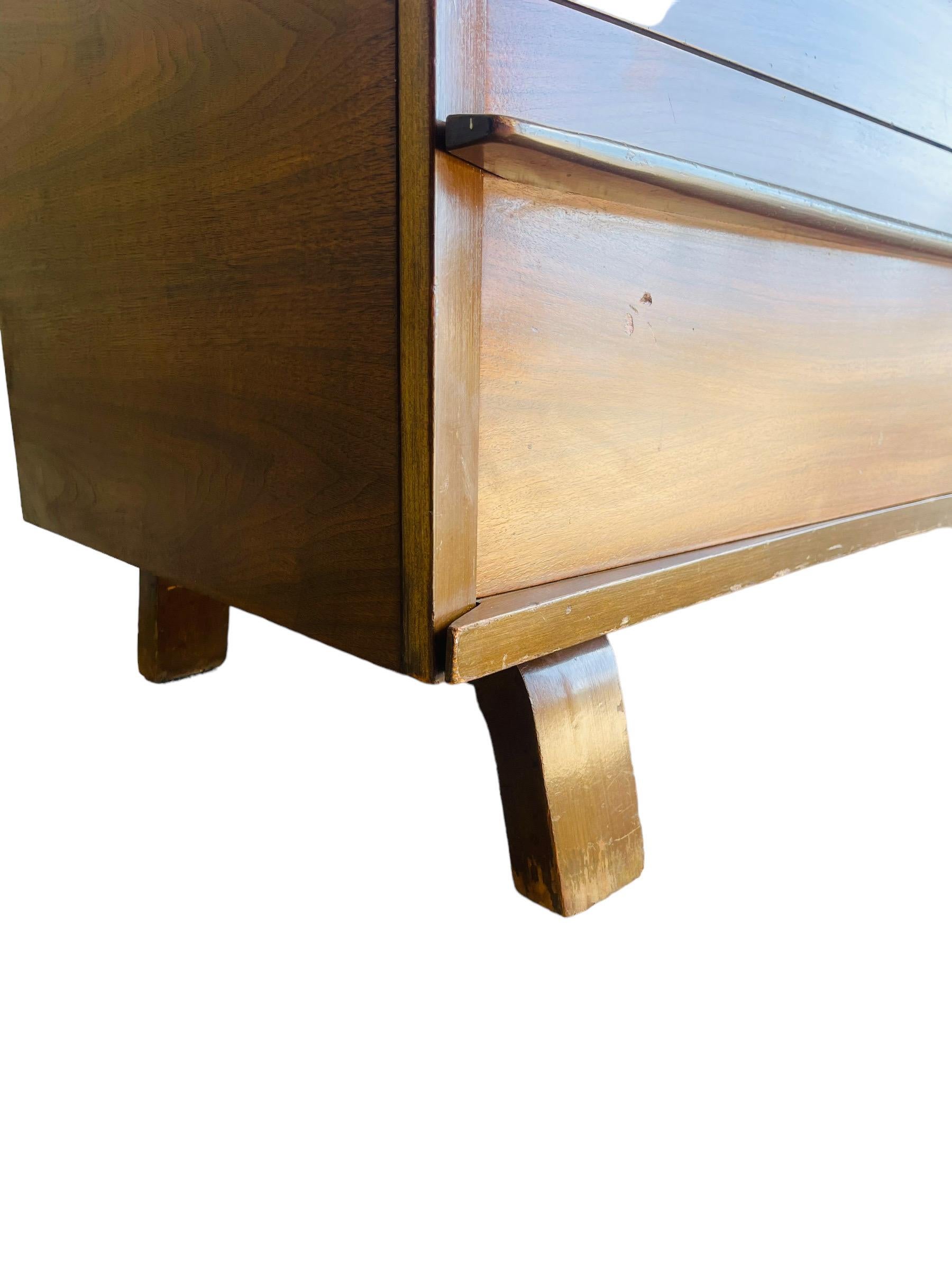 Mid-Century Modern Bow Front Walnut Dresser / Credenza 5