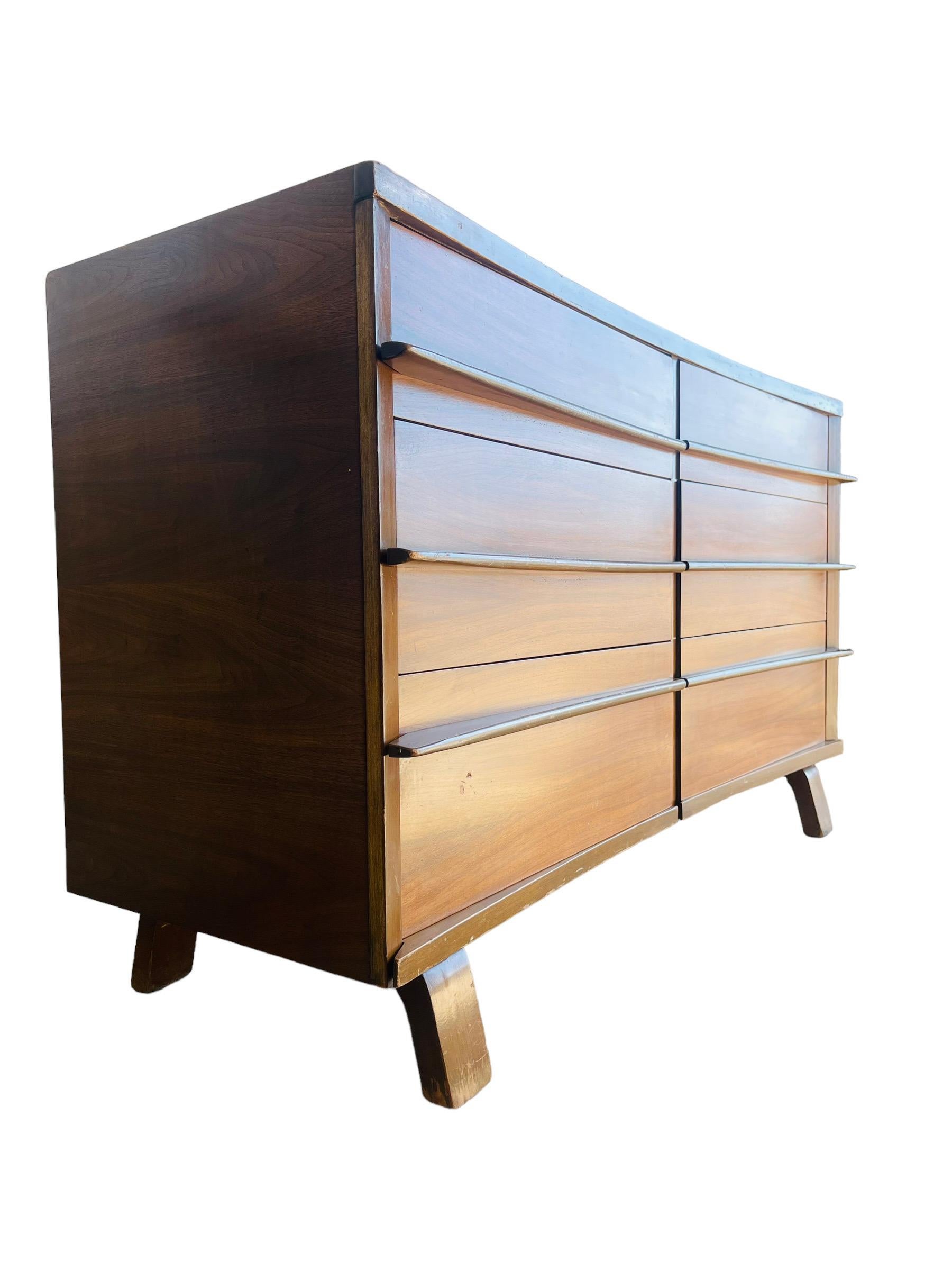 Mid-Century Modern Bow Front Walnut Dresser / Credenza 3