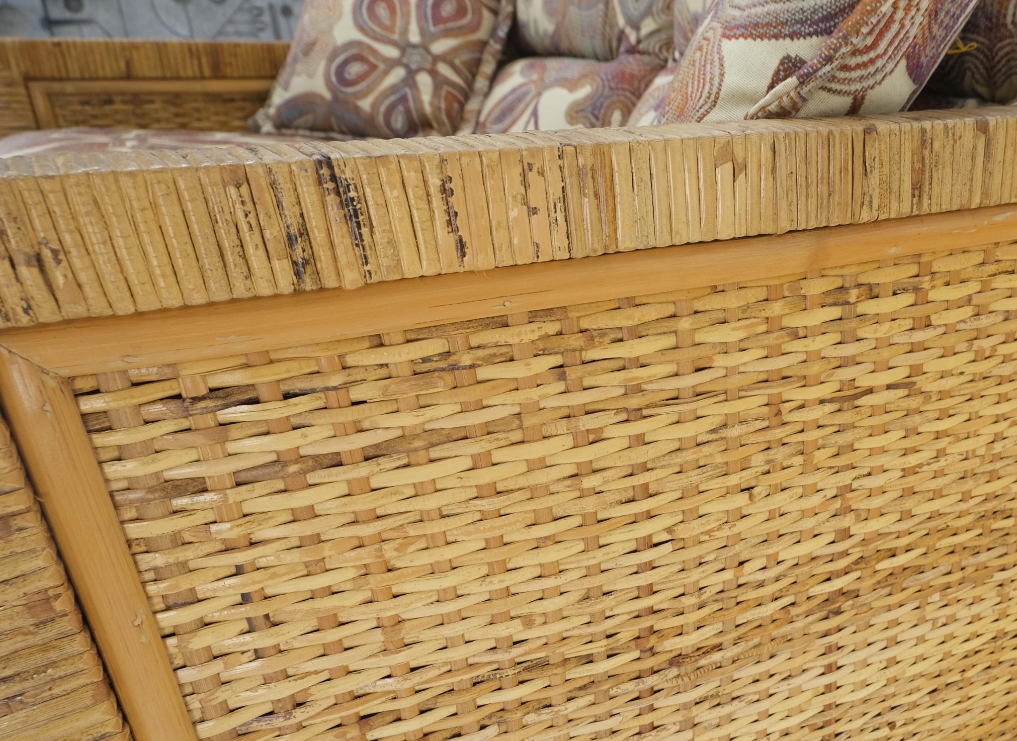 Laqué Settee de canapé en forme de boîte en rotin et bambou, de style moderne du milieu du siècle dernier, Mint! en vente