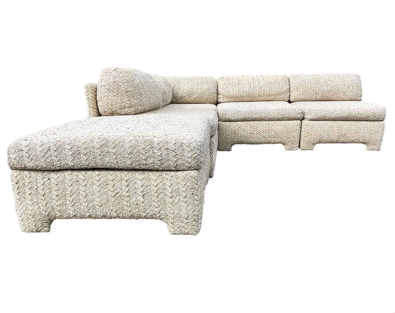 Modulares L-förmiges Sofa mit Chaiselongue im Parsons-Stil, Mid-Century Modern im Zustand „Relativ gut“ im Angebot in Philadelphia, PA