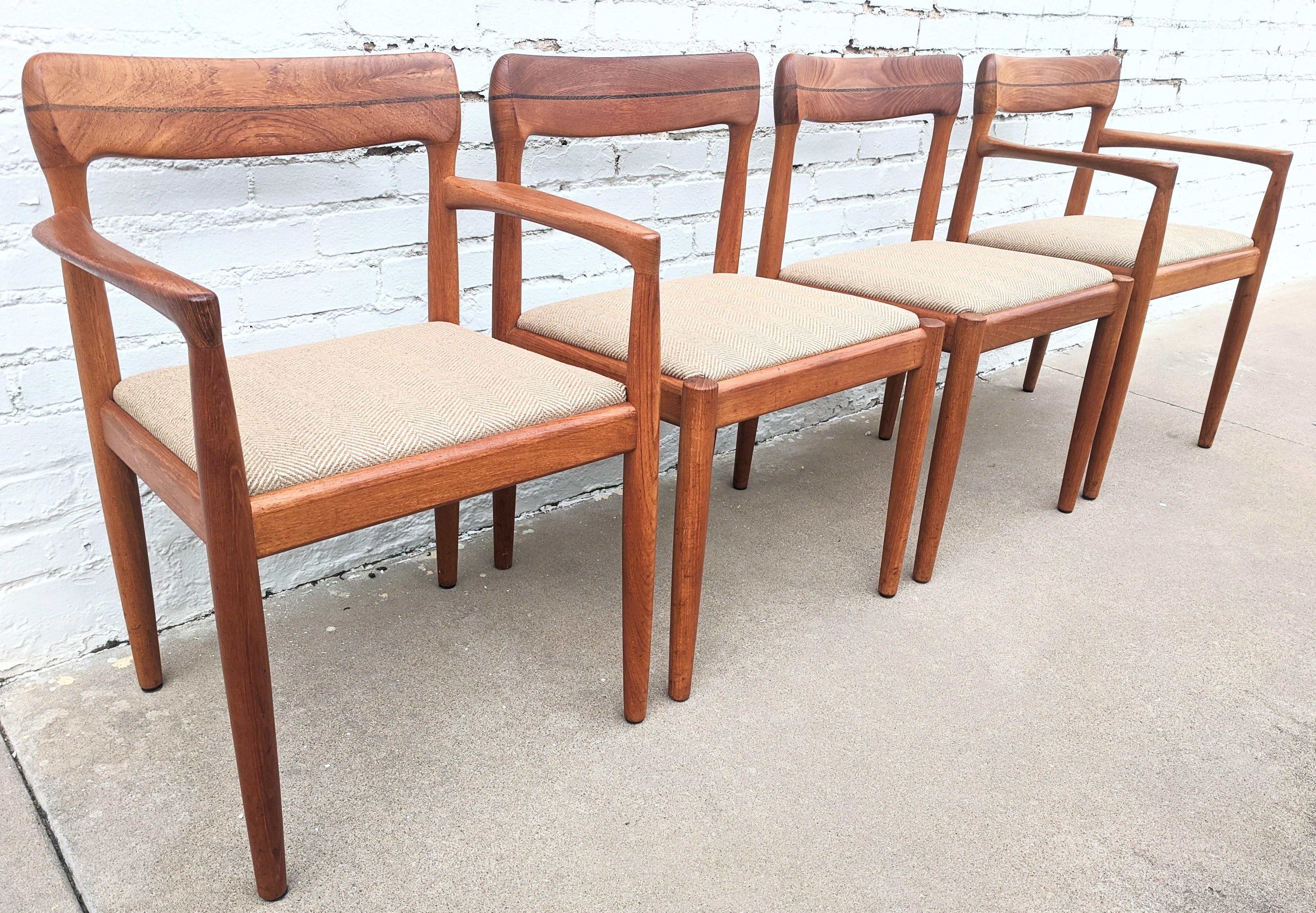 Moderner Esstisch aus Bramin-Teakholz und vier Stühlen aus der Mitte des Jahrhunderts im Angebot 6