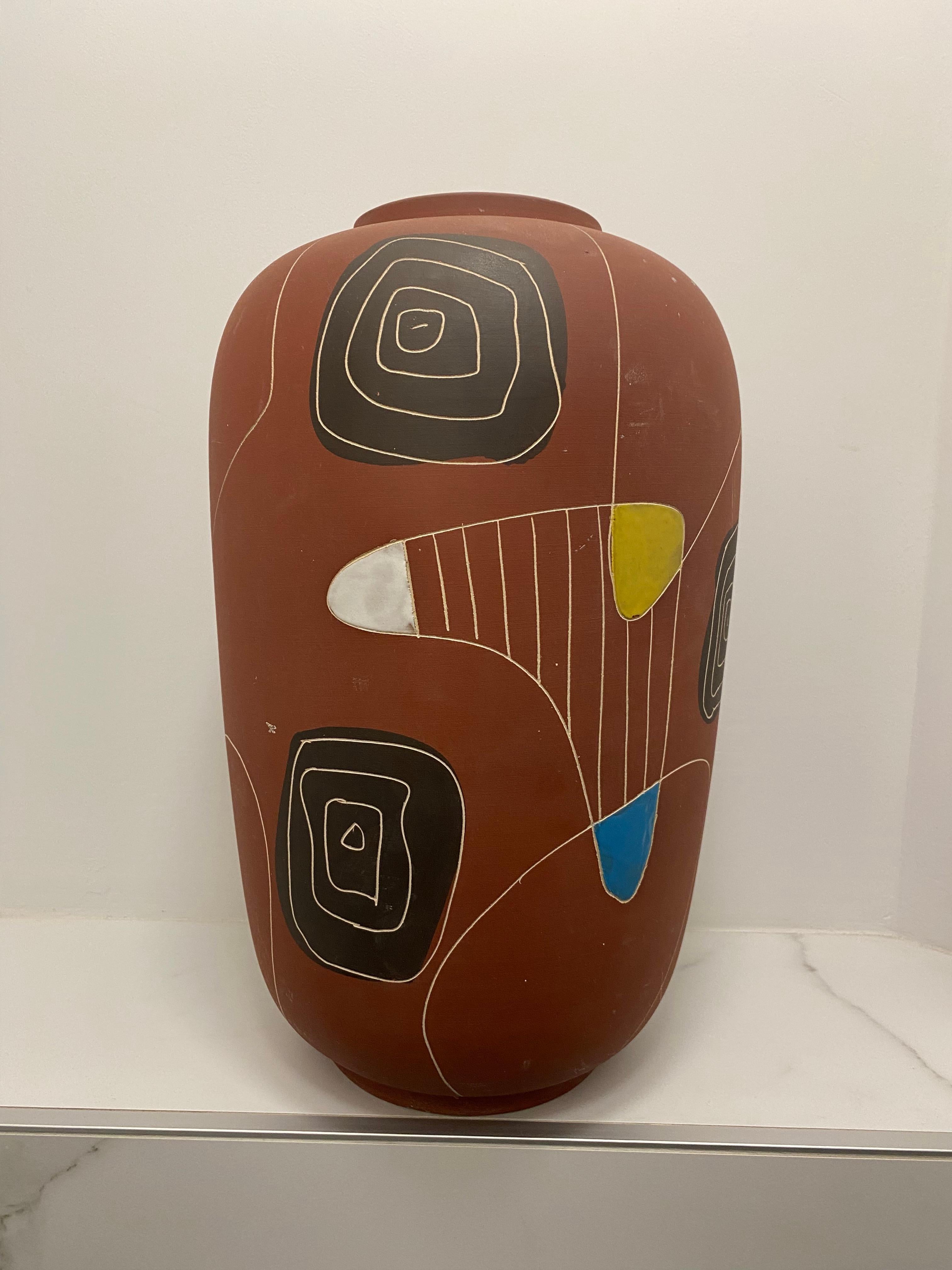 Un superbe et rare vase de sol en Bay Keramik, orné du décor 