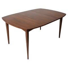 Table de salle à manger à rallonge Brasilia en noyer, style mi-siècle moderne, par Broyhill, États-Unis