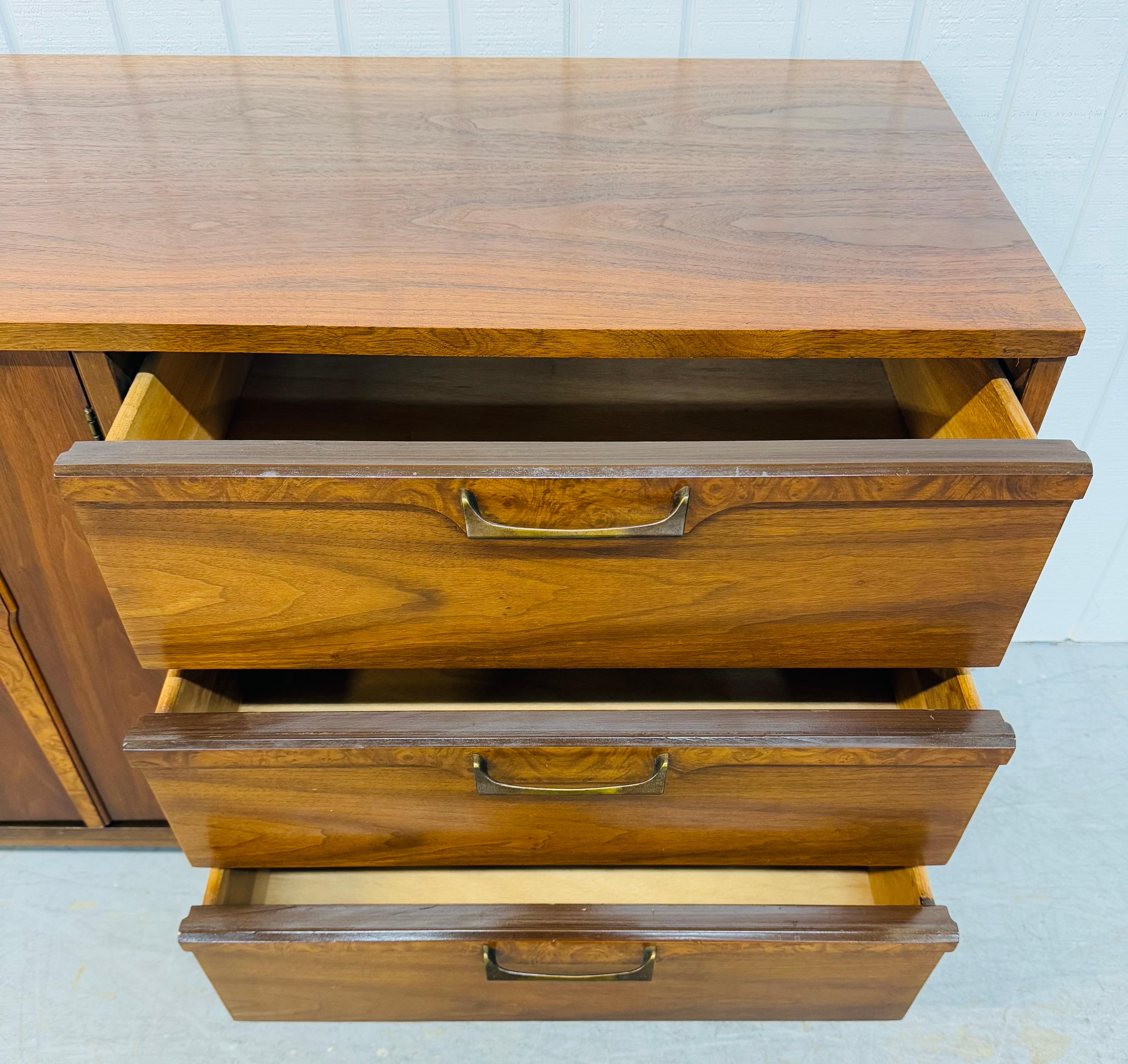 Mid-Century Modern Brasilia Style Walnut 9-Drawer Dresser For Sale 2