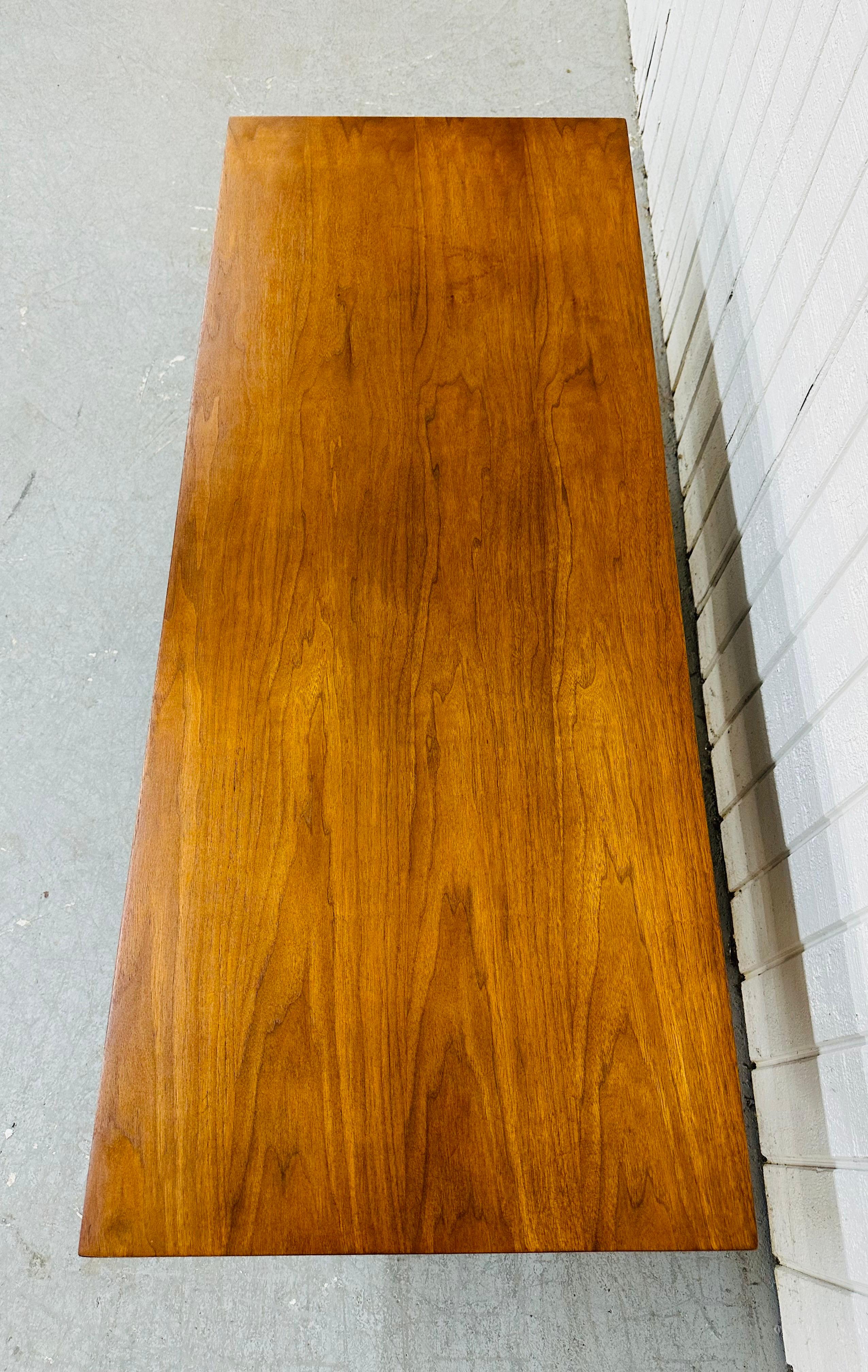 Mid-Century Modern Brasilia Style Walnut Coffee Table In Good Condition In Clarksboro, NJ