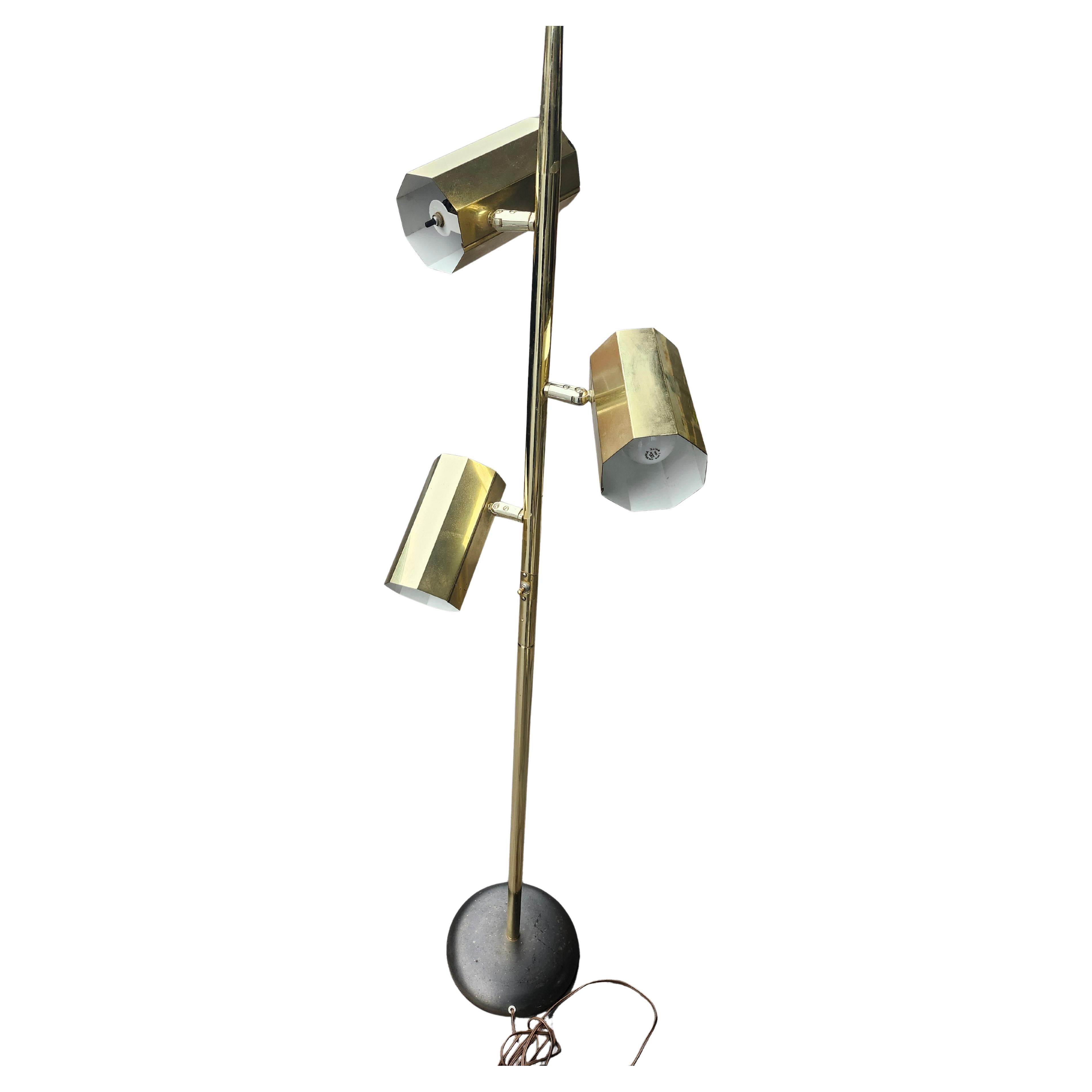 Lámpara de pie de latón de 3 luces, moderna de mediados de siglo, atribuida a Gerald Thurston C1970 en venta