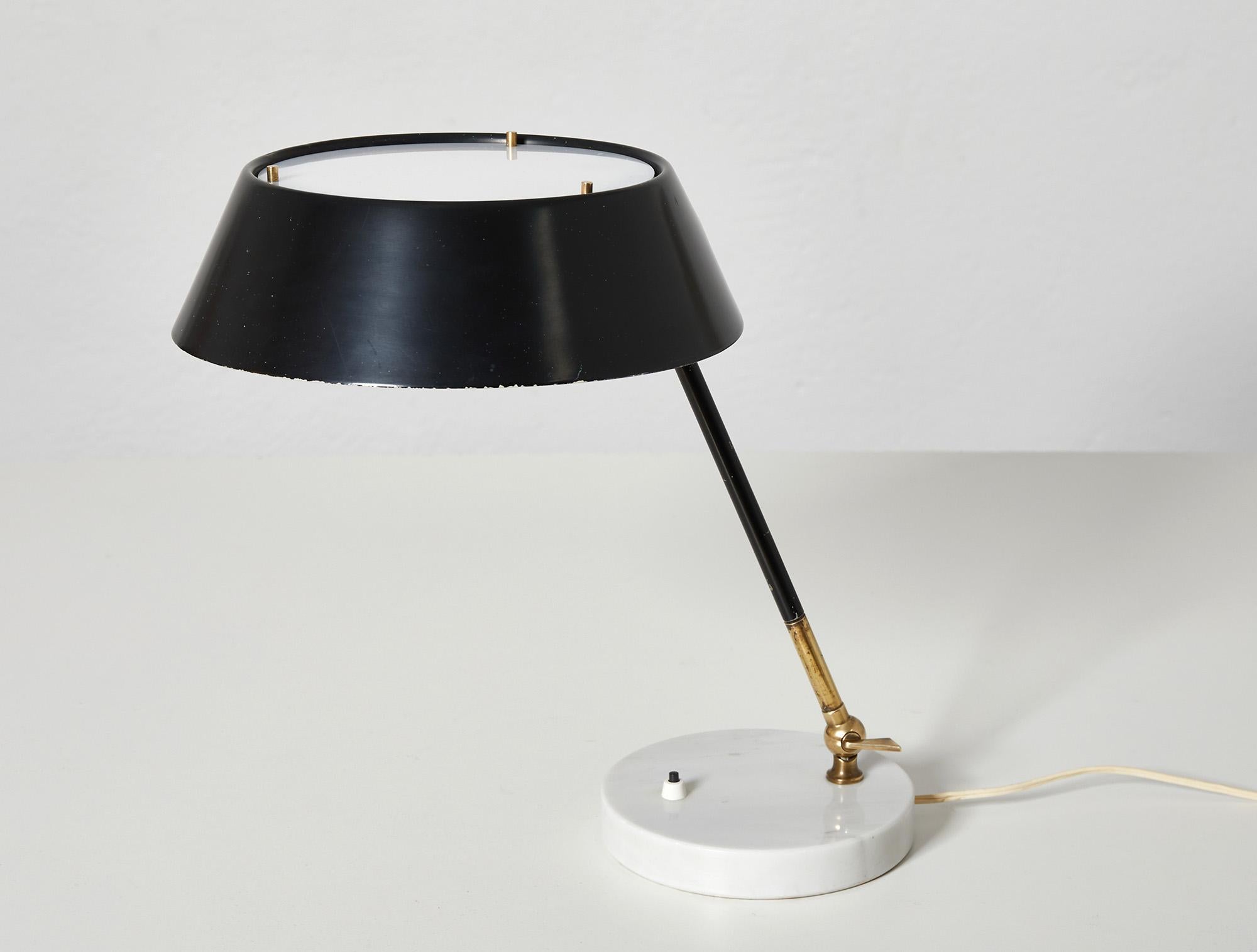 Mid-Century Modern Lampe de bureau ou de table réglable en laiton moderne du milieu du siècle dernier par Stilux, Italie 1960 en vente