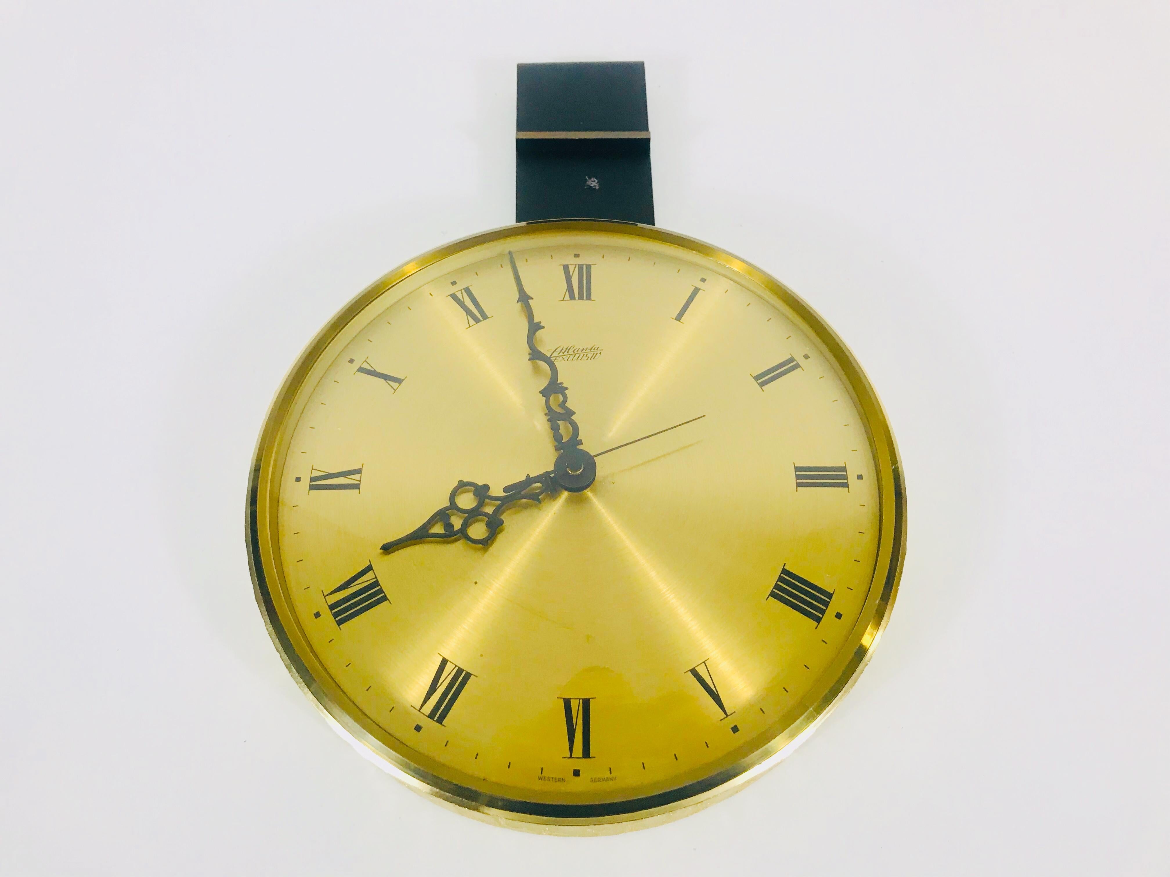An exceptional wall clock made by Atlanta in the 1960s. It has an acrylic glass body with frame.