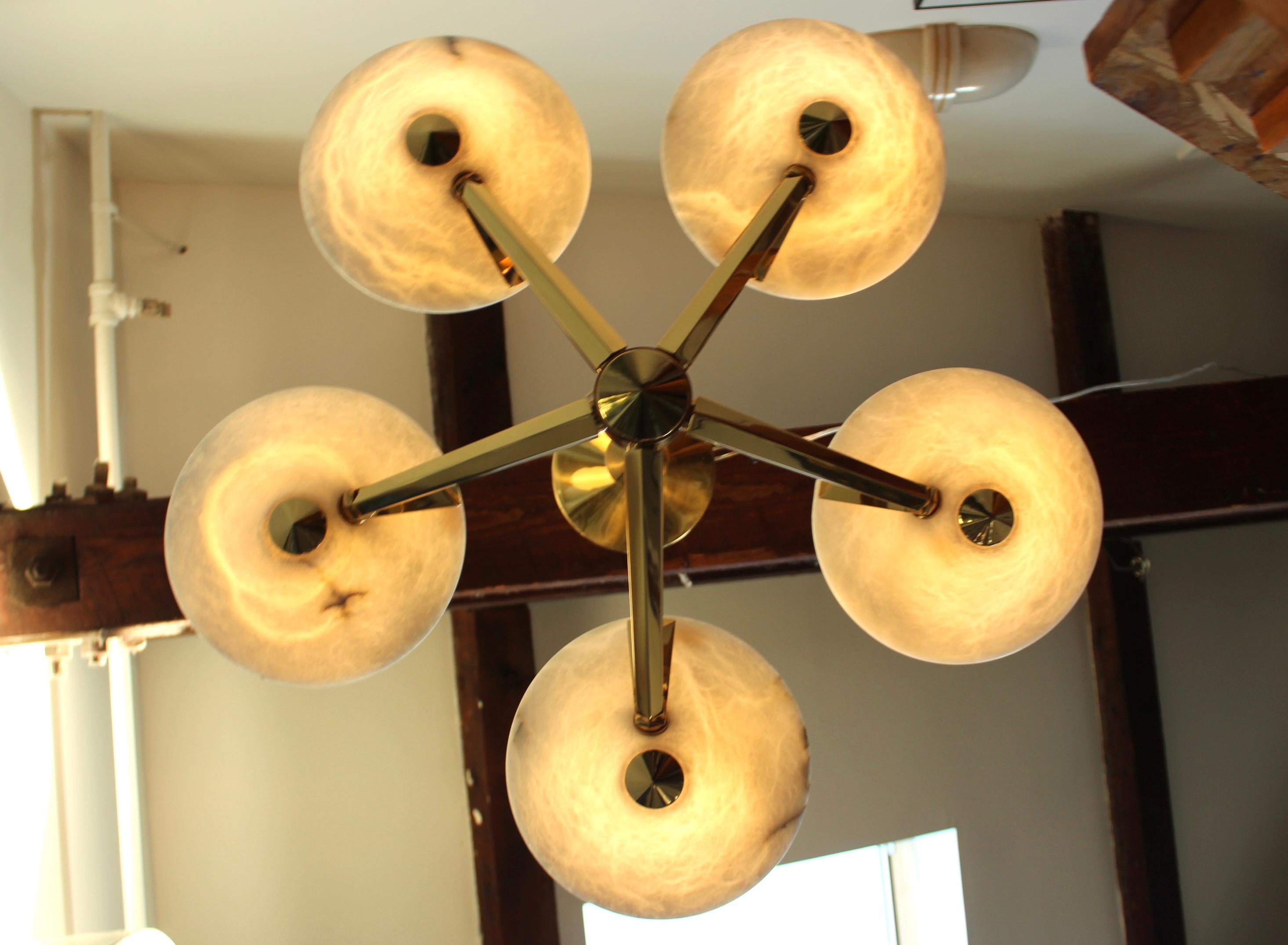 Mid-Century Modern Brass and Alabaster Chandelier by Lightolier In Good Condition In New York, NY