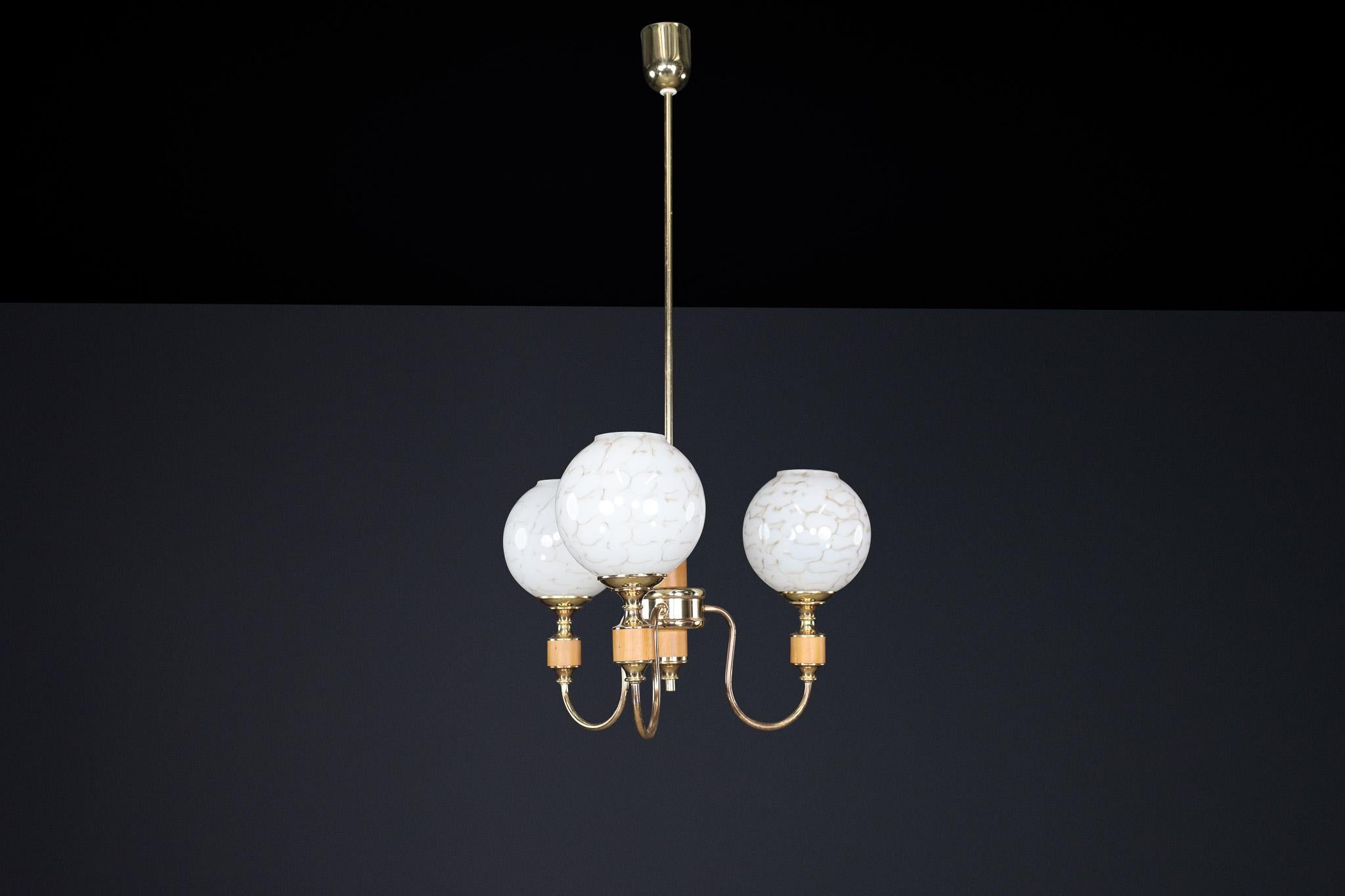 Mid-Century Modern Brass and Art Glass Chandelier, Czech Republic 1970s In Good Condition For Sale In Almelo, NL