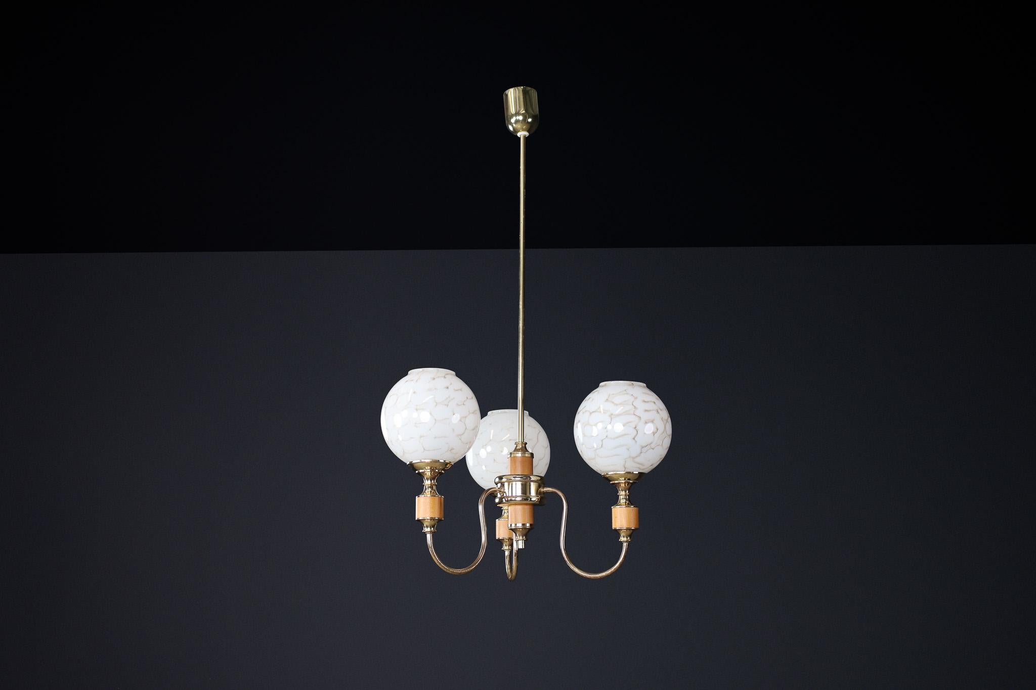 Mid-Century Modern Brass and Art Glass Chandelier, Czech Republic 1970s For Sale 1