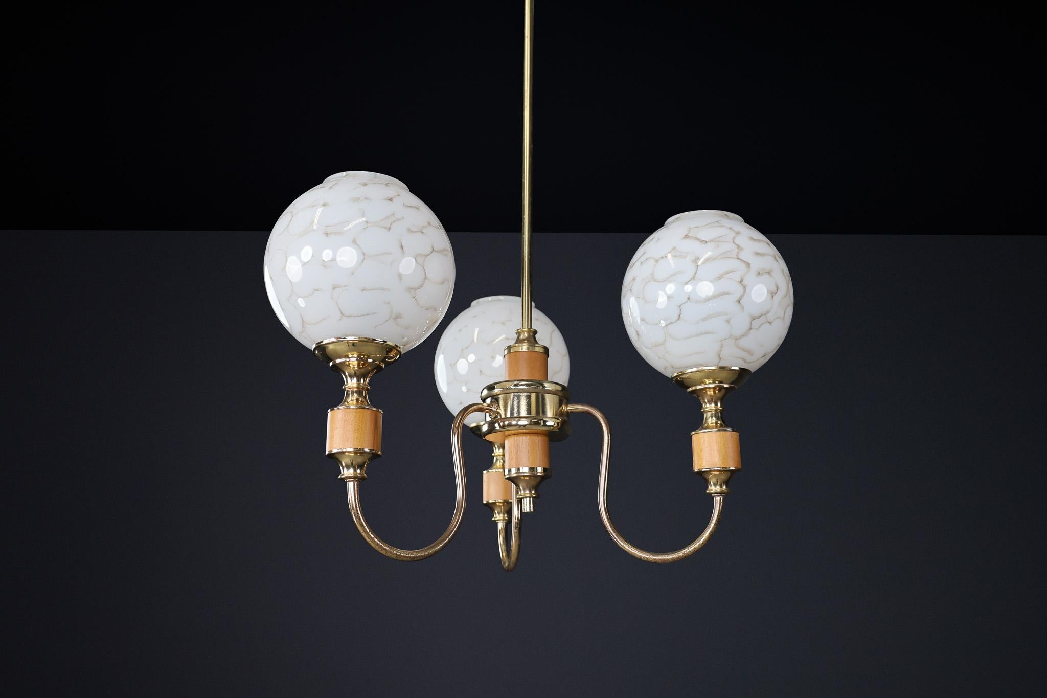 Mid-Century Modern Brass and Art Glass Chandelier, Czech Republic 1970s For Sale 4