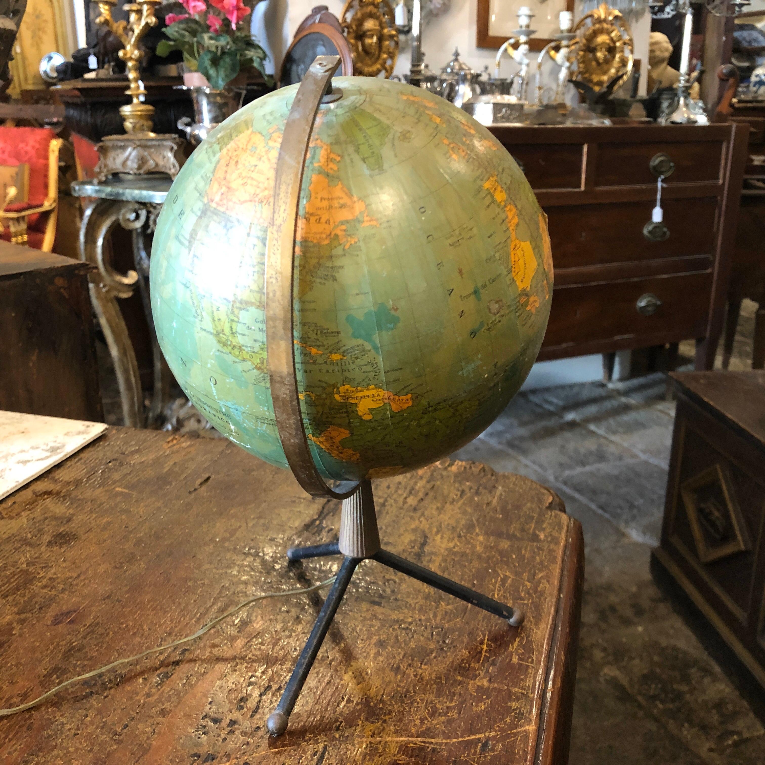 Mid-Century Modern Brass and Bakelite Italian Globe Table Lamp, circa 1950 4