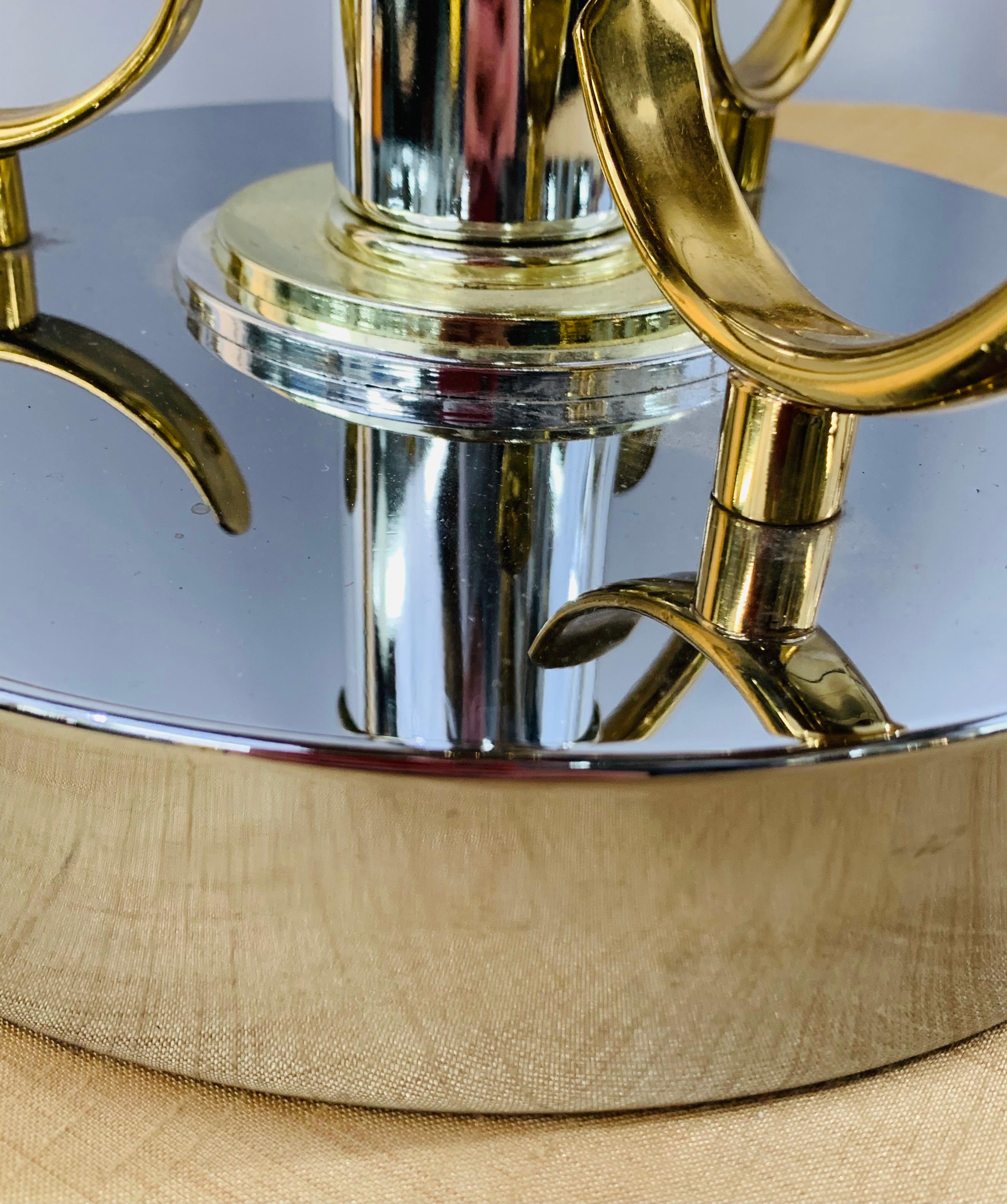 Paire de lampes de bureau en laiton et chrome de style mi-siècle moderne en vente 6