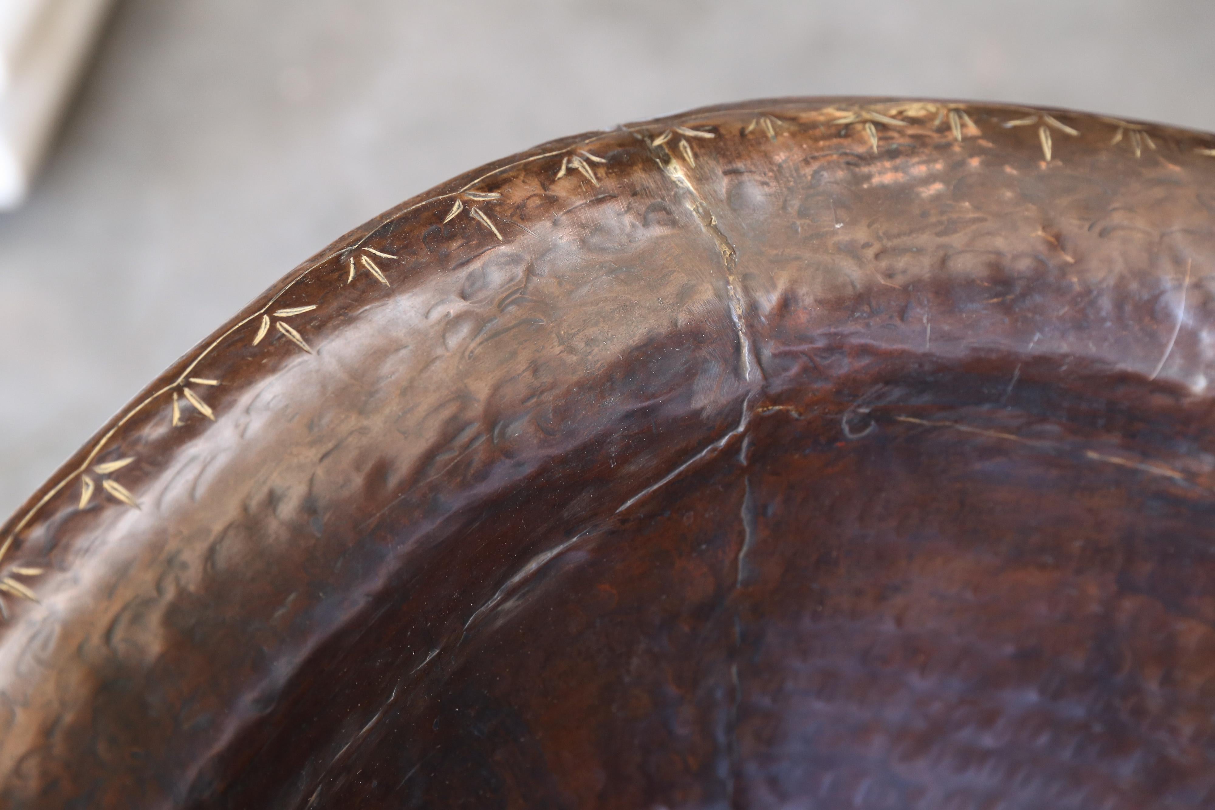 Mid-Century Modern Brass and Copper Alloy Hand Hammered Ornate Bath Tub 3