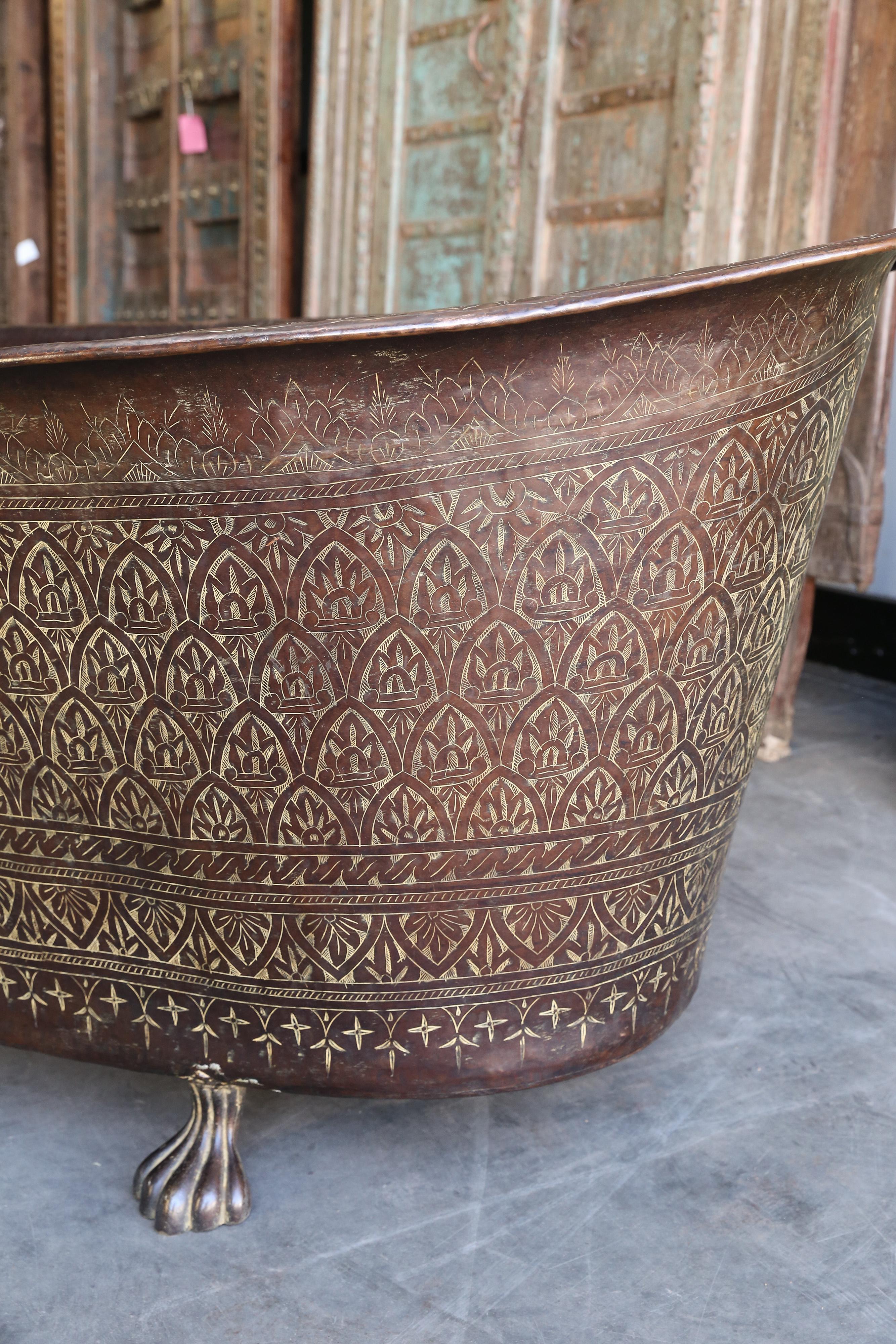 Indian Mid-Century Modern Brass and Copper Alloy Hand Hammered Ornate Bath Tub