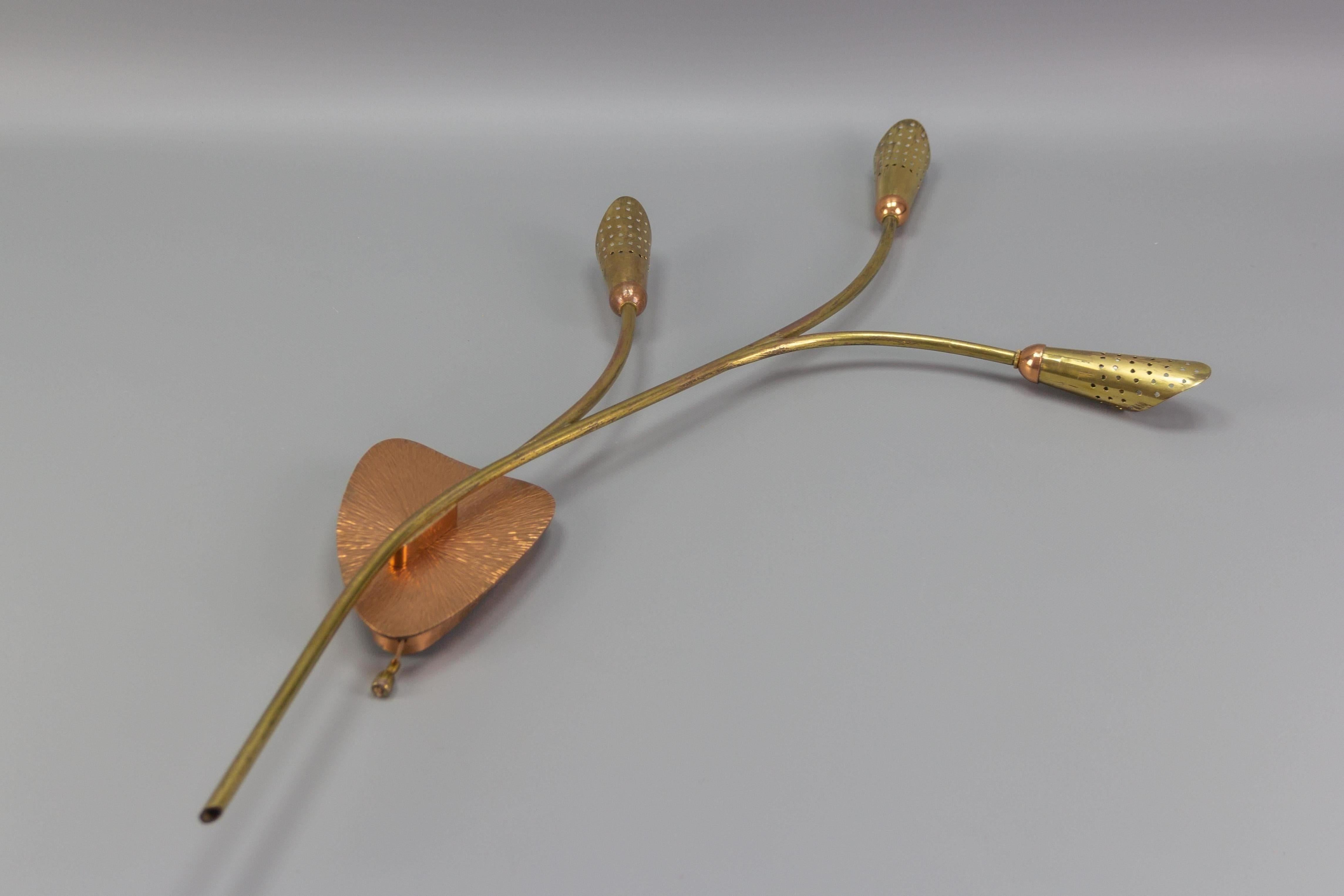 Mid-Century Modern Brass and Copper Cone-Shaped Three Light Wall Sconce In Good Condition For Sale In Barntrup, DE