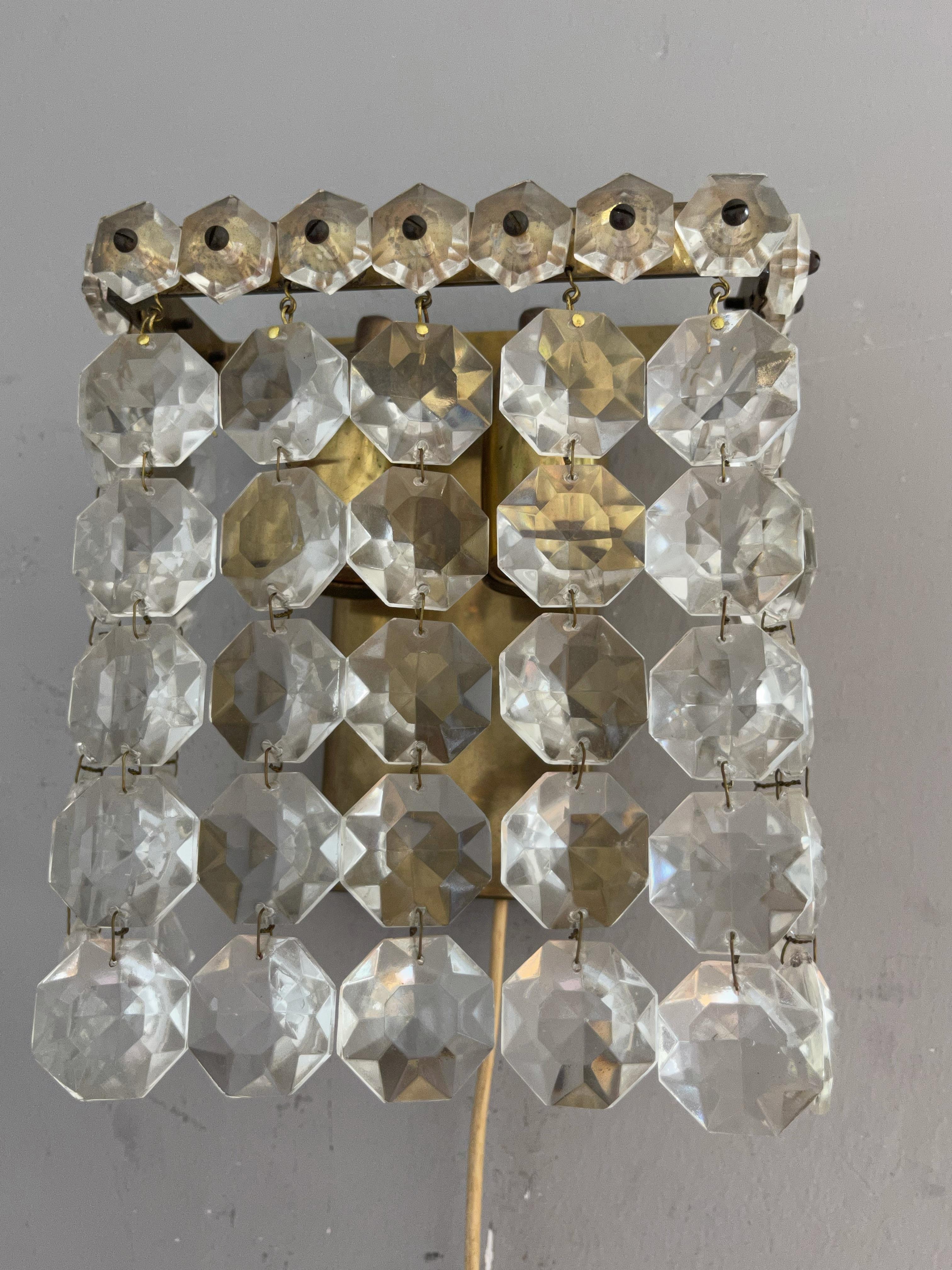 20ième siècle Appliques murales en laiton et verre de cristal, Italie, années 1960 / Lot de 3 en vente