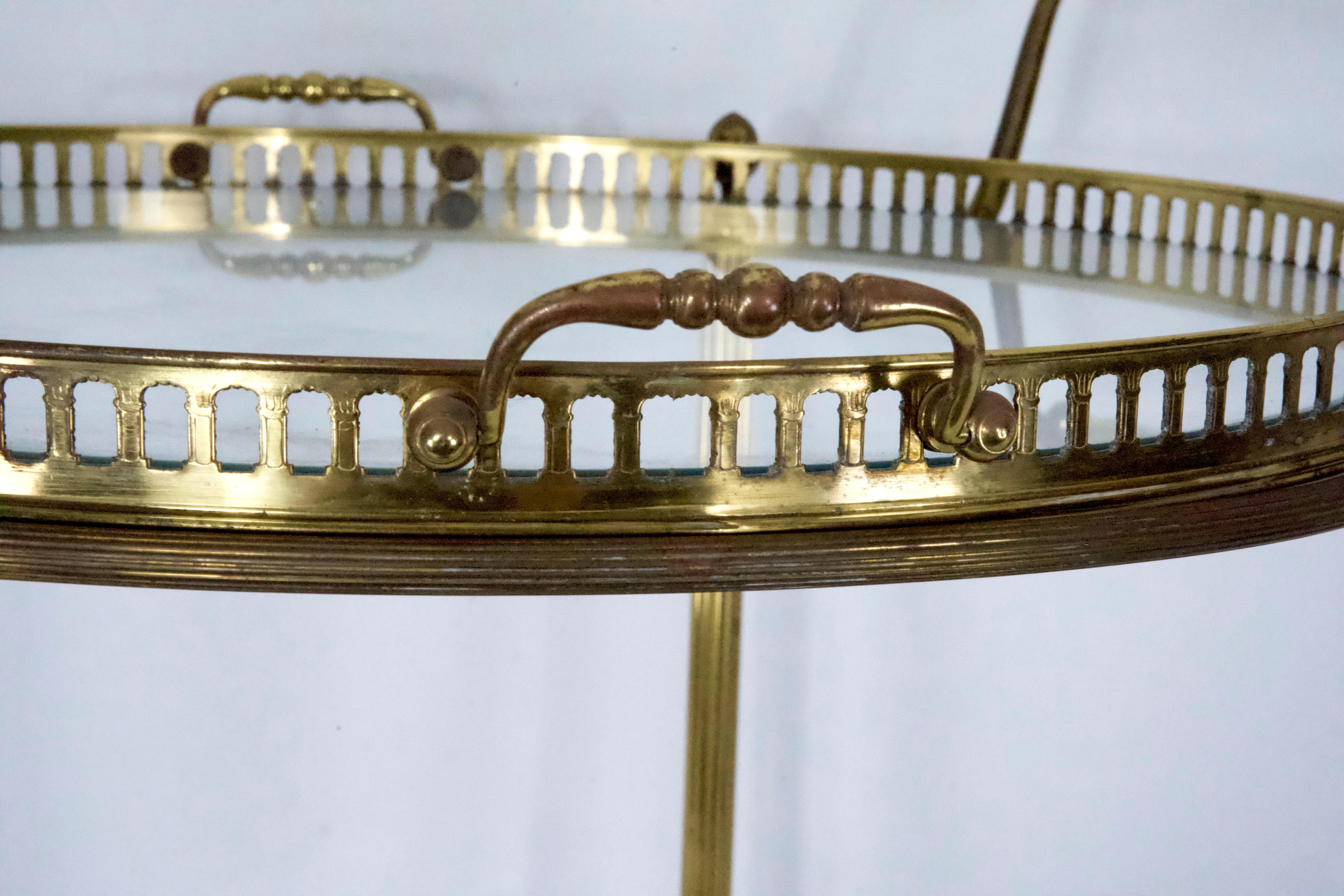 Chariot de bar en laiton et verre, The Moderns, Cesare Lacca, Italie, années 1950. en vente 3
