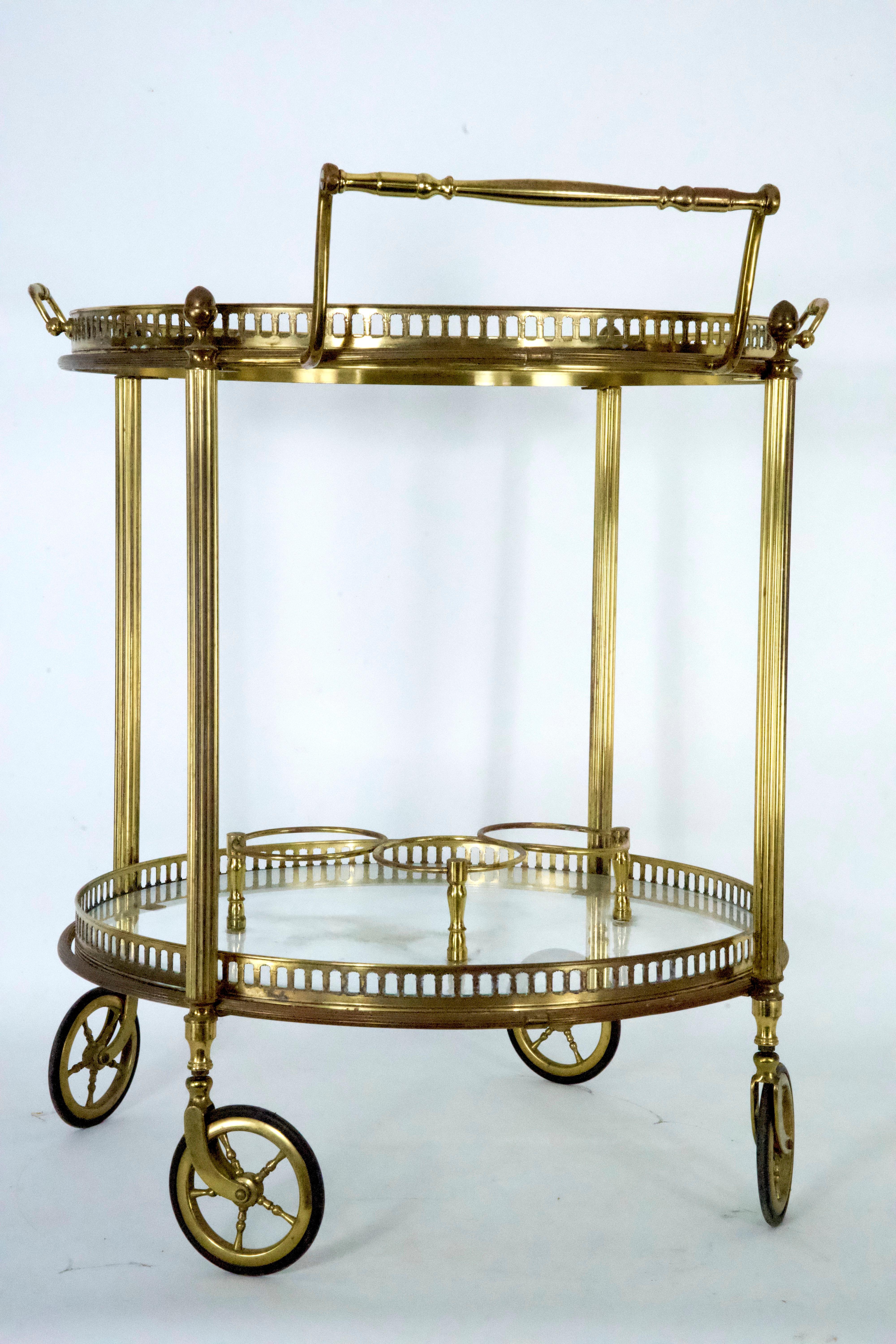 Chariot de bar en laiton et verre, The Moderns, Cesare Lacca, Italie, années 1950. en vente 4