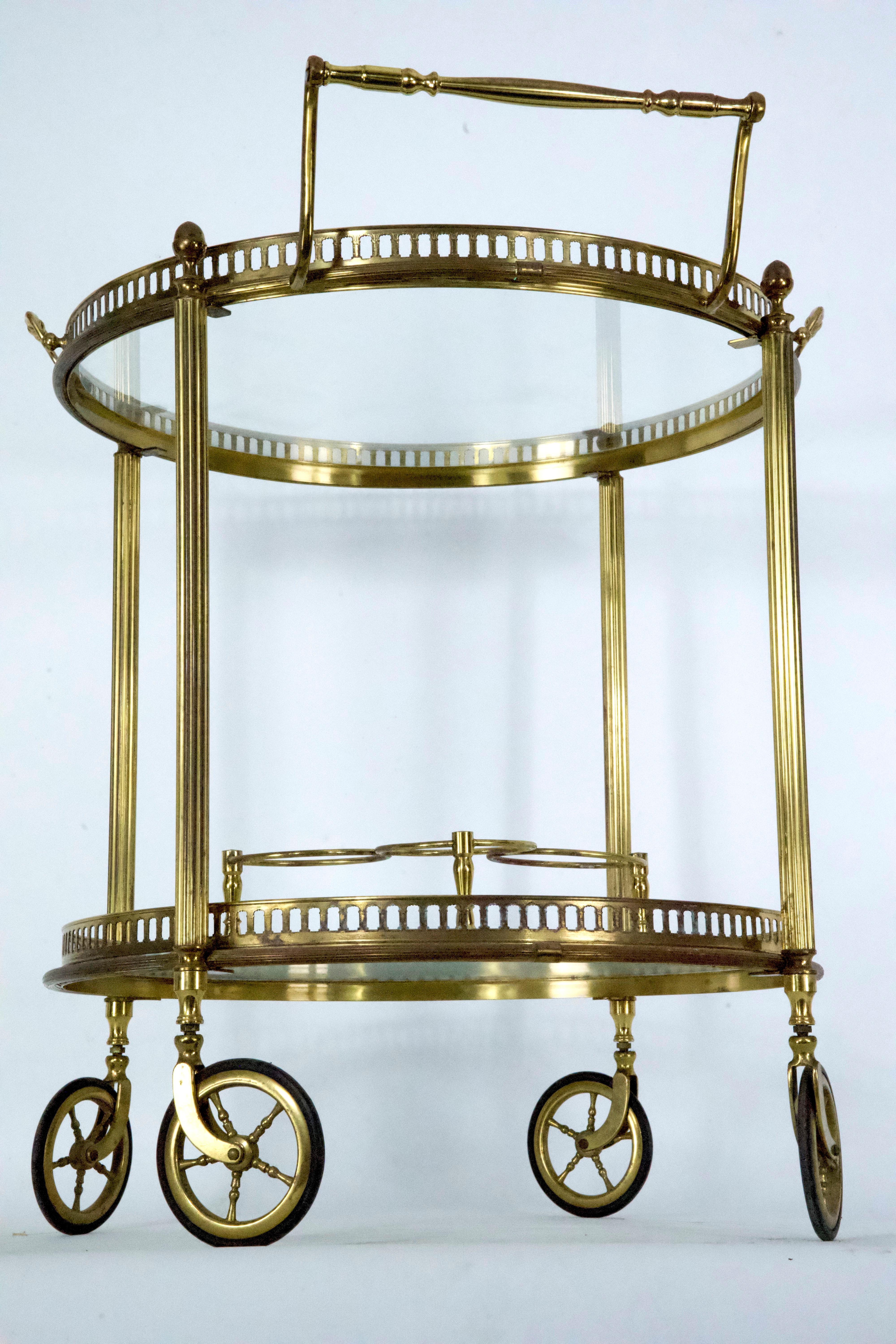 Chariot de bar en laiton et verre, The Moderns, Cesare Lacca, Italie, années 1950. en vente 5