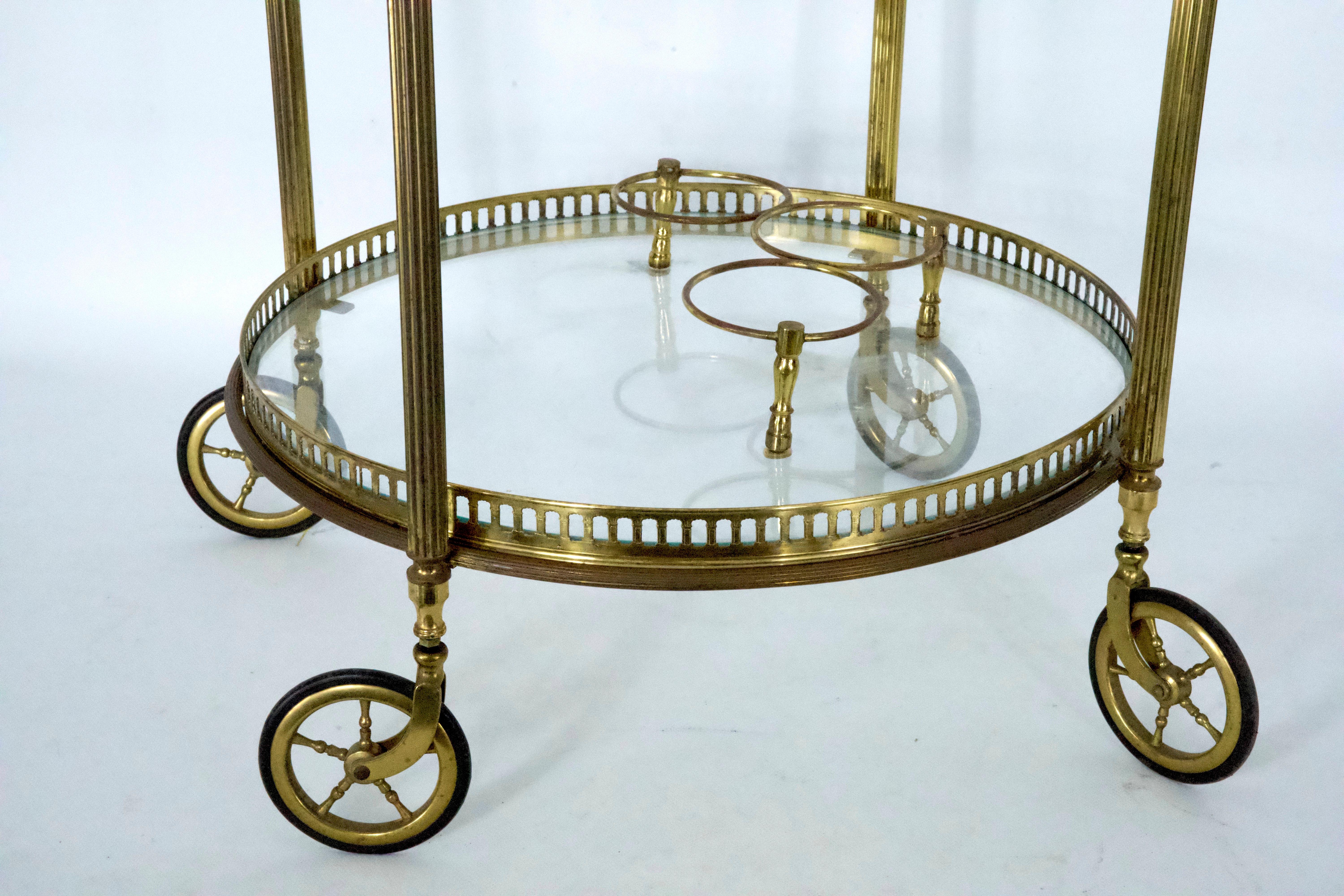 Chariot de bar en laiton et verre, The Moderns, Cesare Lacca, Italie, années 1950. Bon état - En vente à Catania, CT