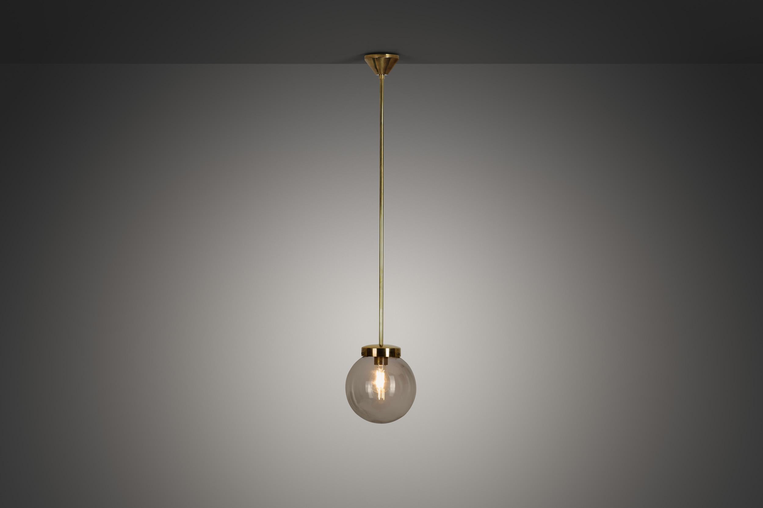 The best thing about hanging ceiling lights - besides their stylish look - is that they are the best option to make interiors appear more spacious. They can be used them to concentrate light, or to just add an accent to the room.

This lamp’s design