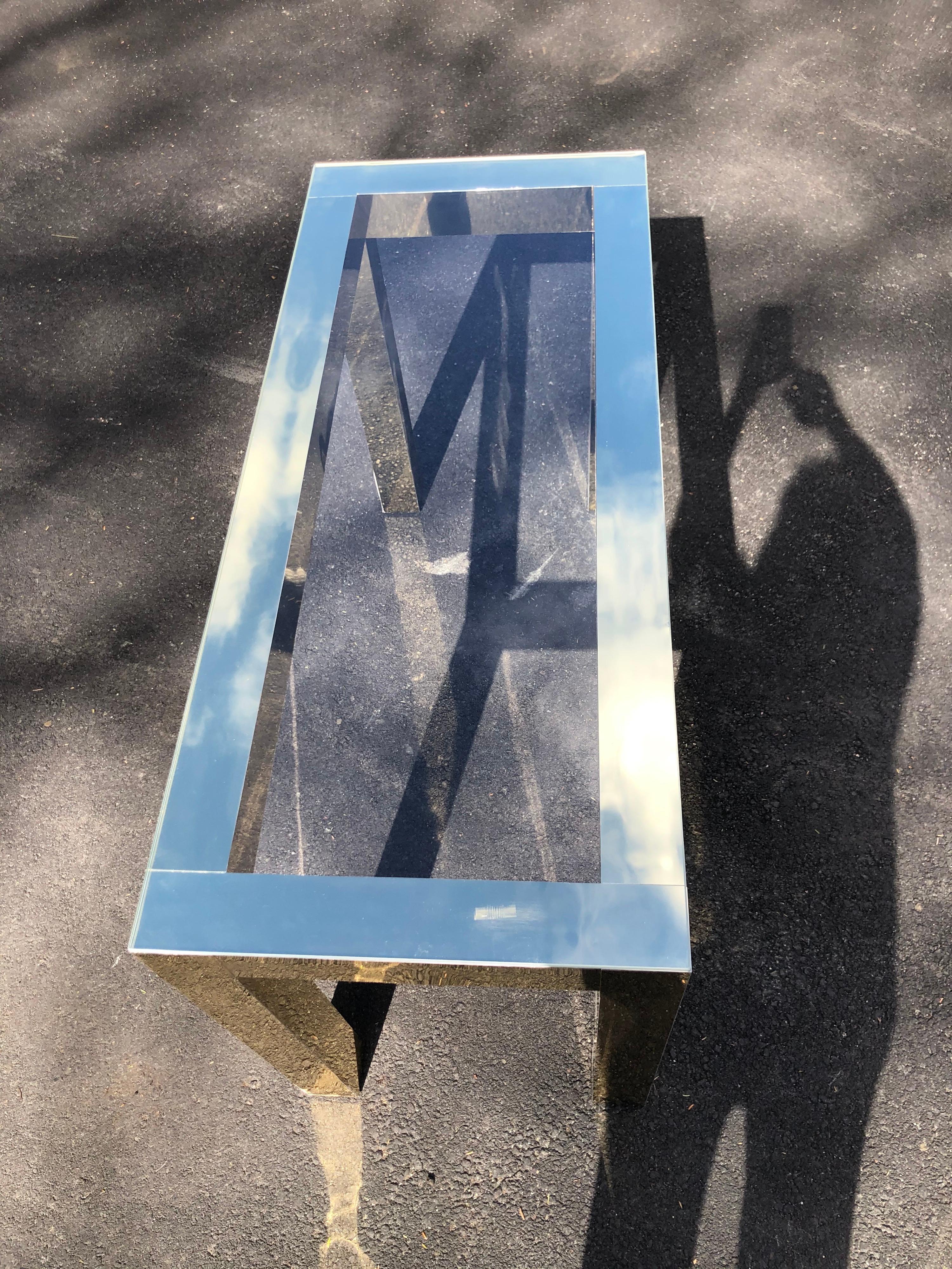 Console en laiton et verre The Moderns en vente 3