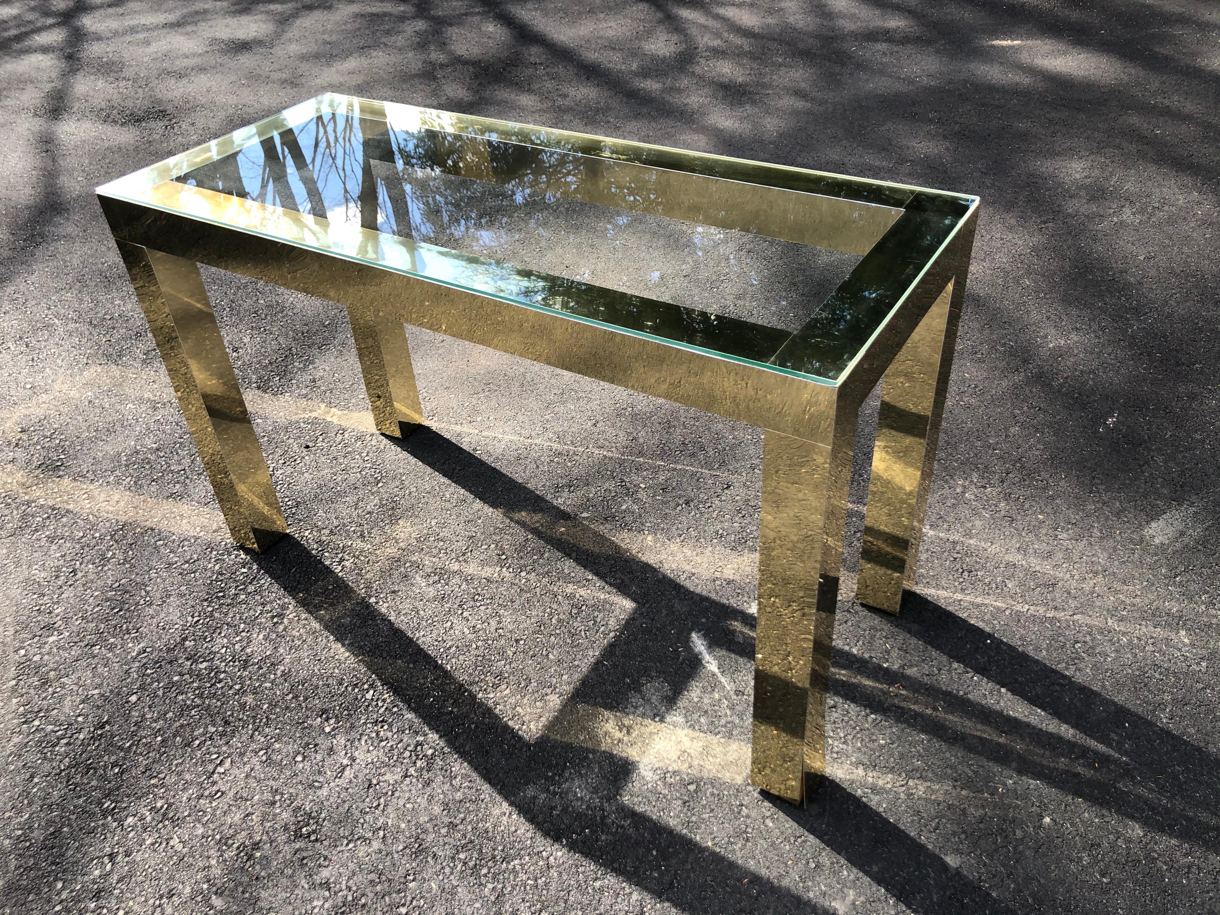 Console en laiton et verre The Moderns en vente 1
