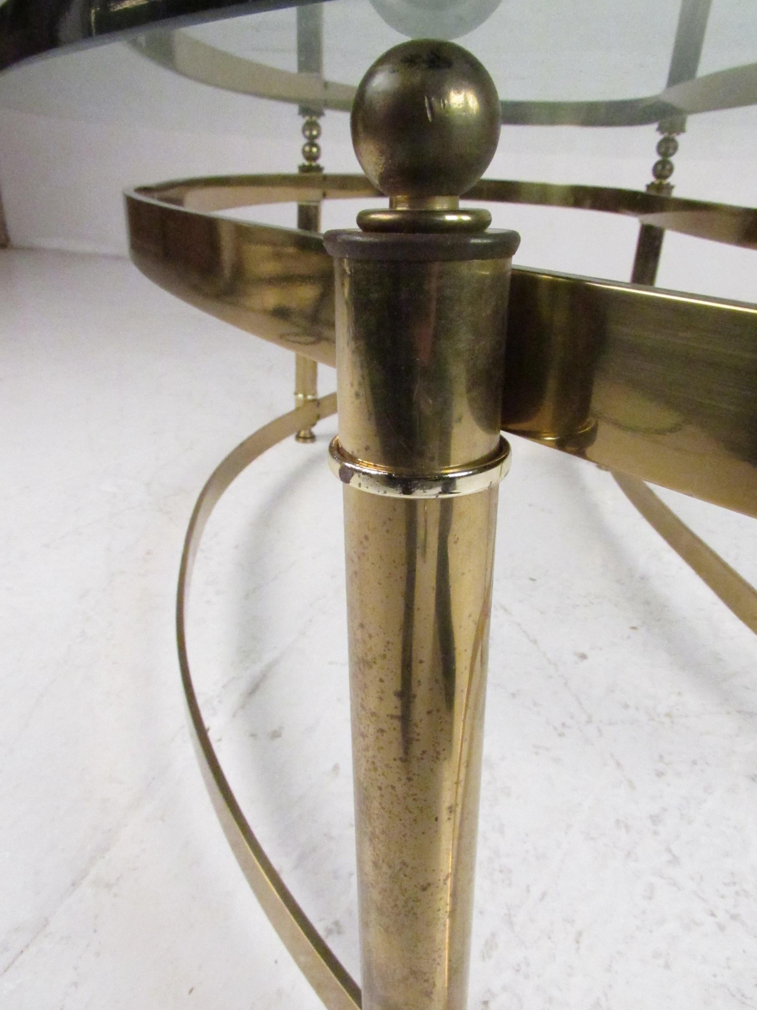 Moderner Couchtisch aus Messing und Glas in Knochenform aus der Mitte des Jahrhunderts 1