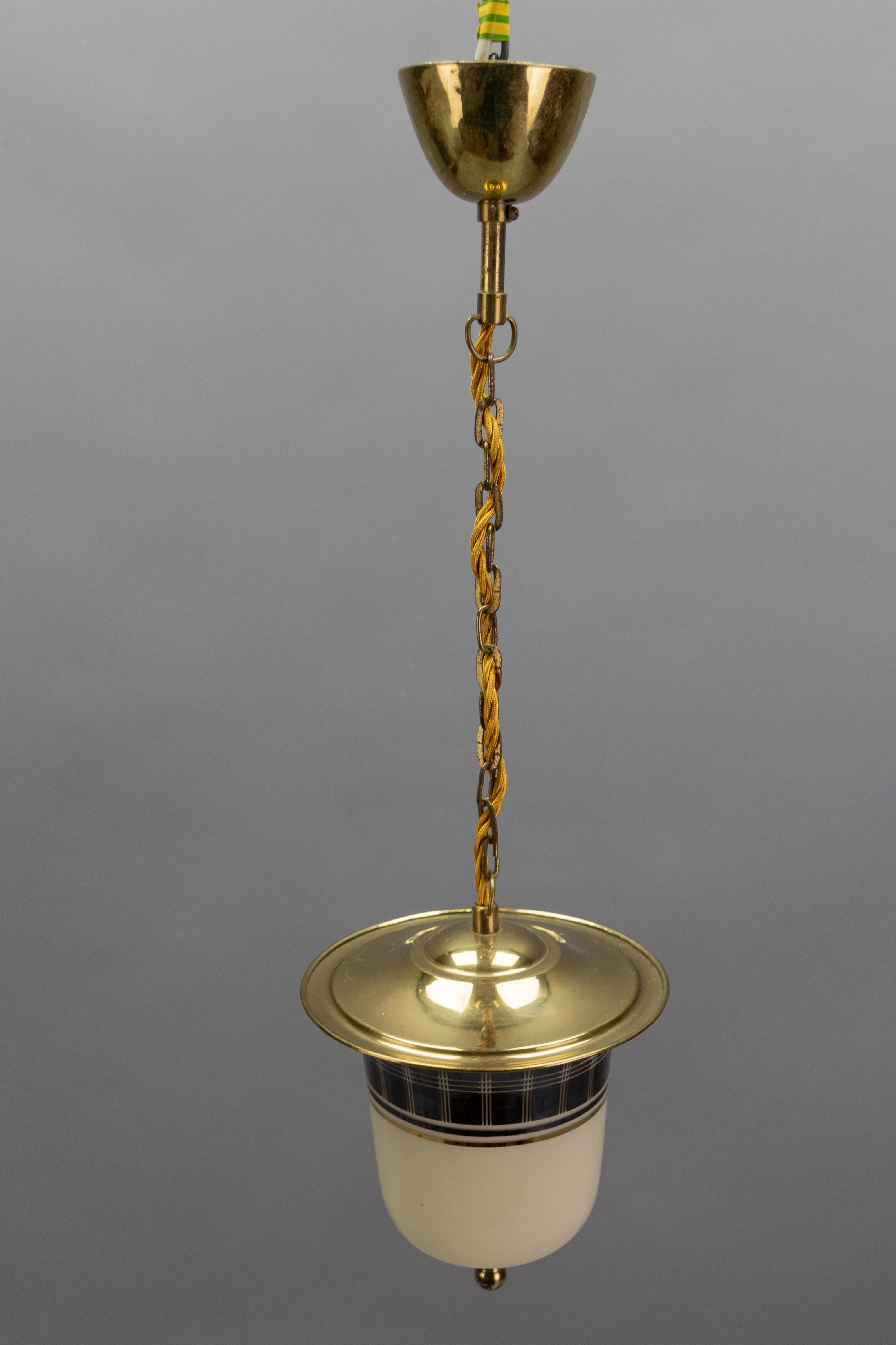 Lampada a sospensione a forma di lanterna in ottone e vetro della modernità di metà secolo, Germania, anni '50 in vendita 6